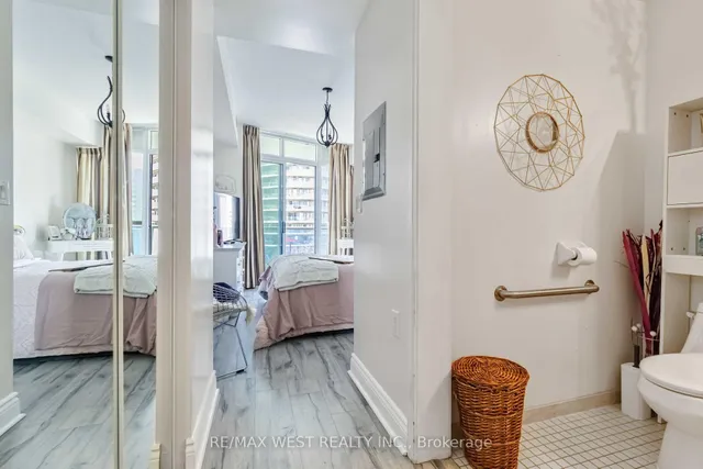 Additional property image - 80 Absolute Ave Unit 406