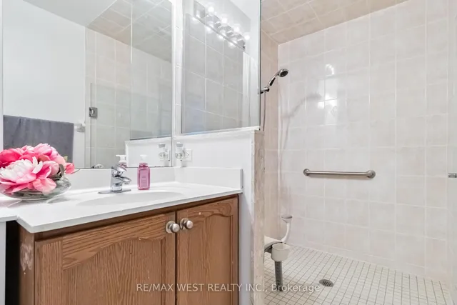 Additional property image - 80 Absolute Ave Unit 406
