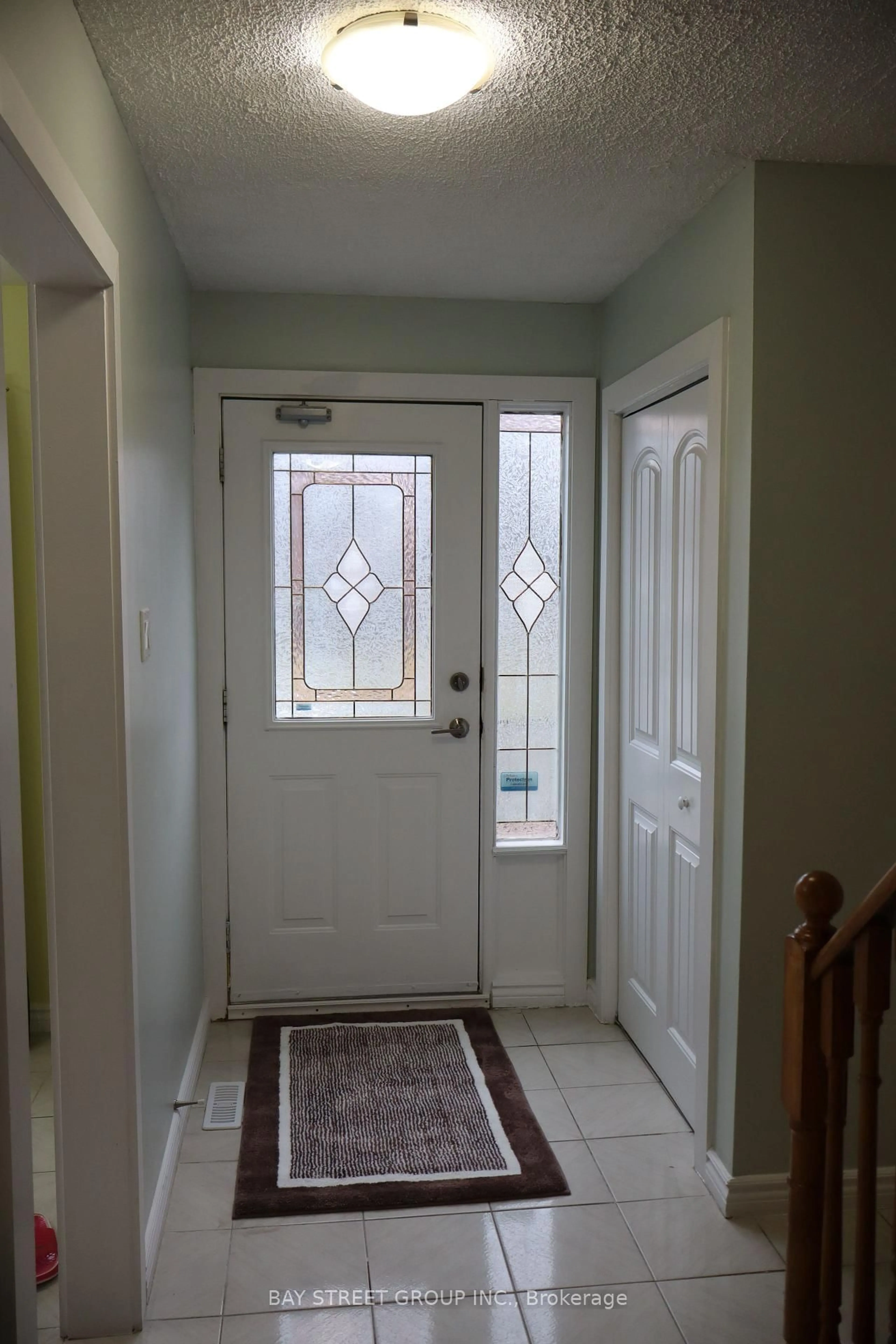 Indoor entryway for 28 Mount Pleasant Dr, Brampton Ontario L6Z 1K2