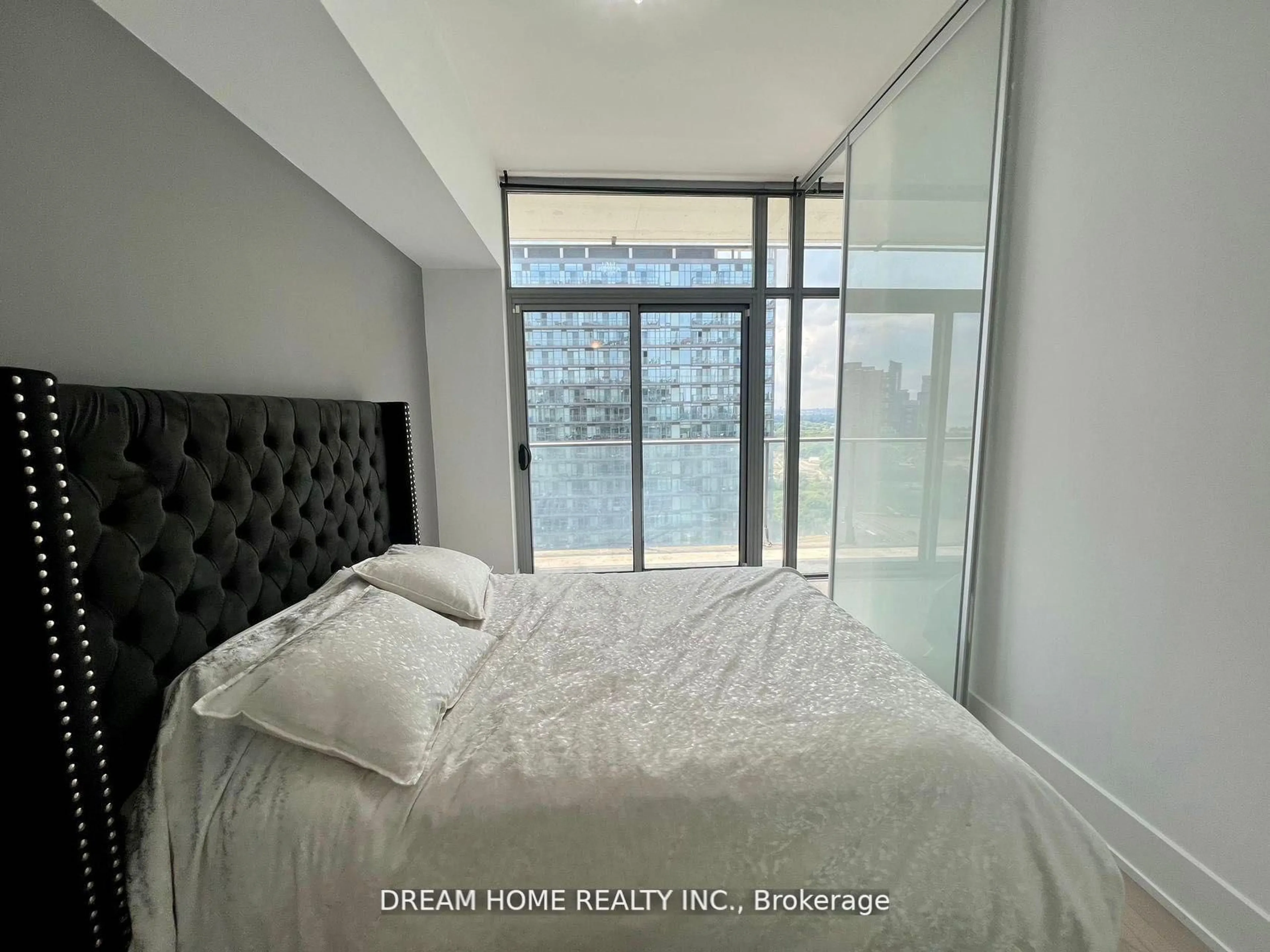 A pic of a room for 103 The Queensway N/A #2809, Toronto Ontario M6S 5B3