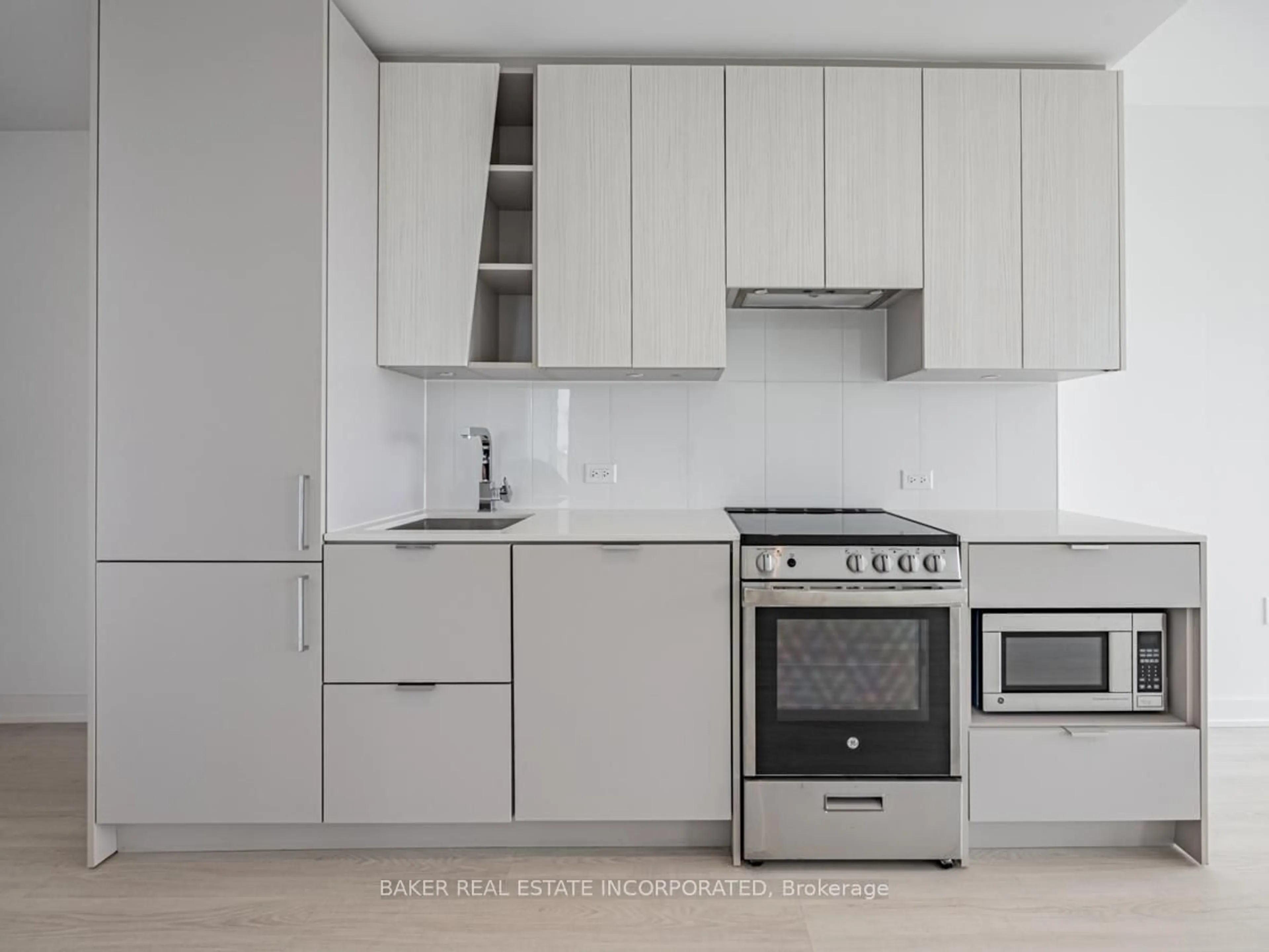Standard kitchen, wood/laminate floor for 3883 Quartz Rd #315, Mississauga Ontario L5B 0M4