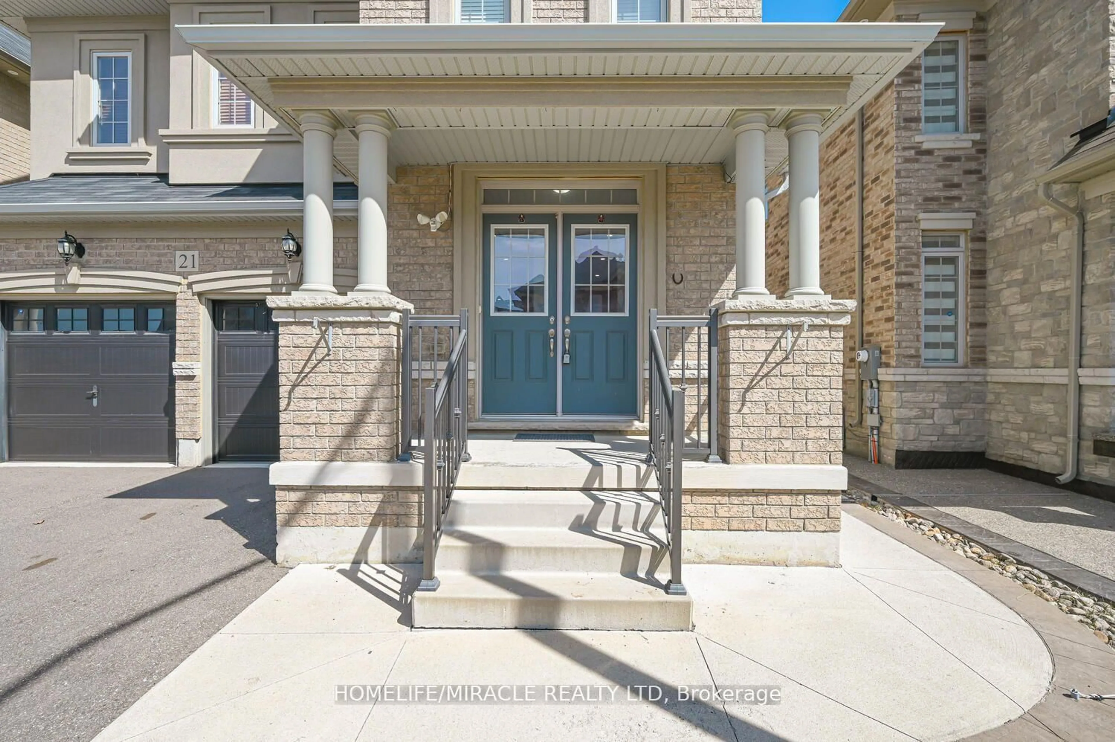 Indoor entryway for 21 Magical Rd, Brampton Ontario L7A 4P8