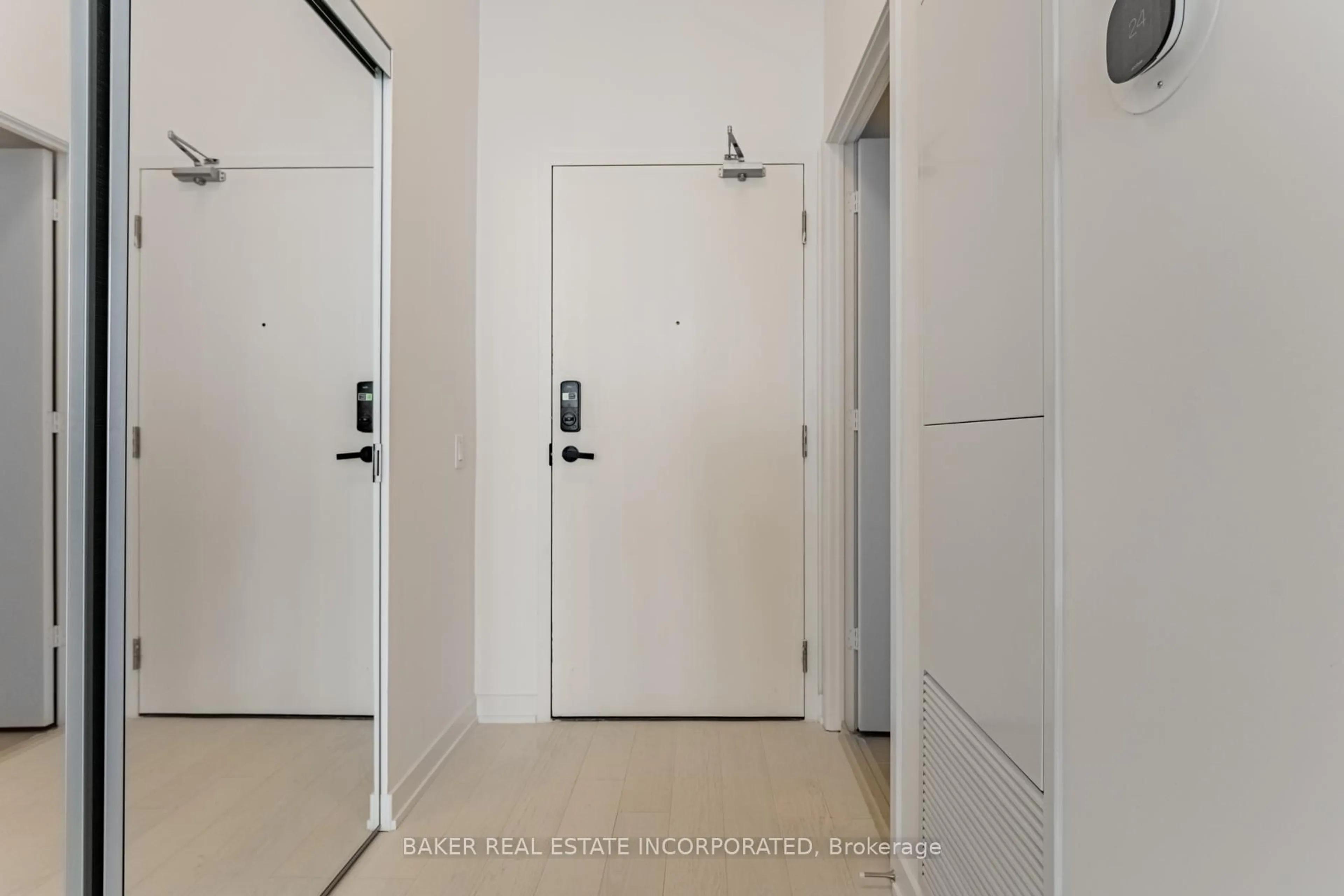 Indoor foyer for 3883 Quartz Rd #6014, Mississauga Ontario L5B 0M4