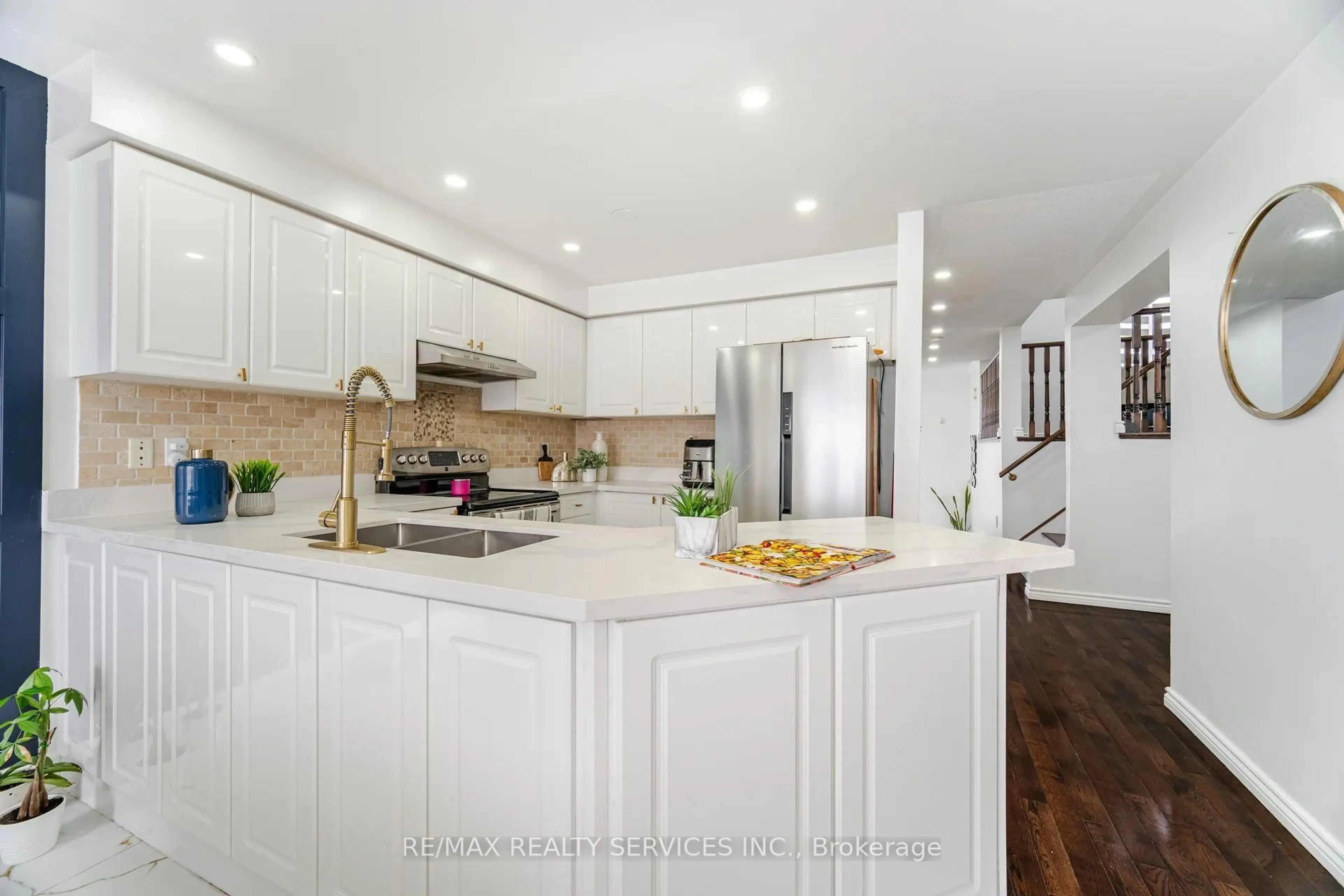 Open concept kitchen, unknown for 43 Sedgewick Circ, Brampton Ontario L7A 2P6