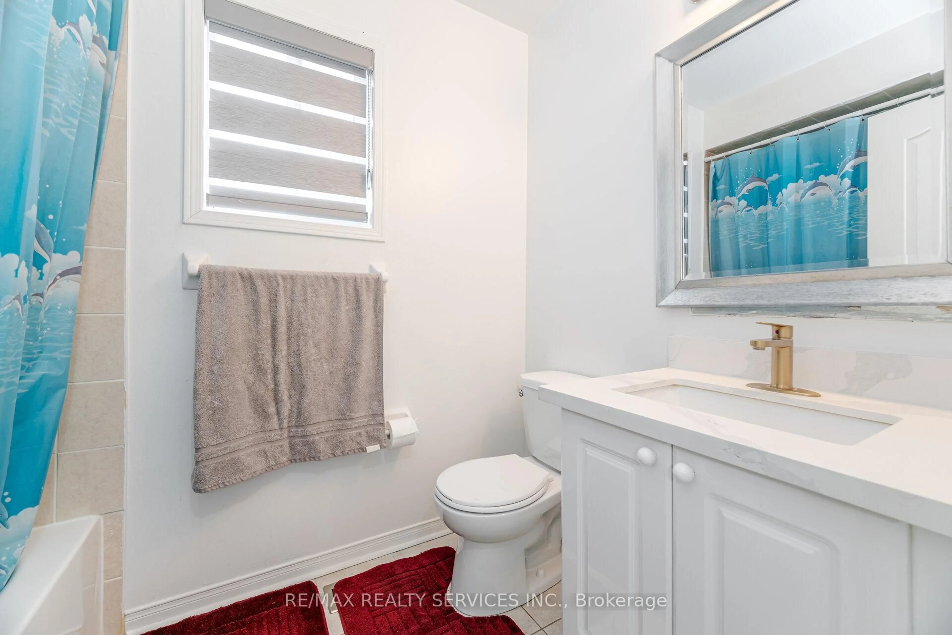 Standard bathroom, ceramic/tile floor for 43 Sedgewick Circ, Brampton Ontario L7A 2P6