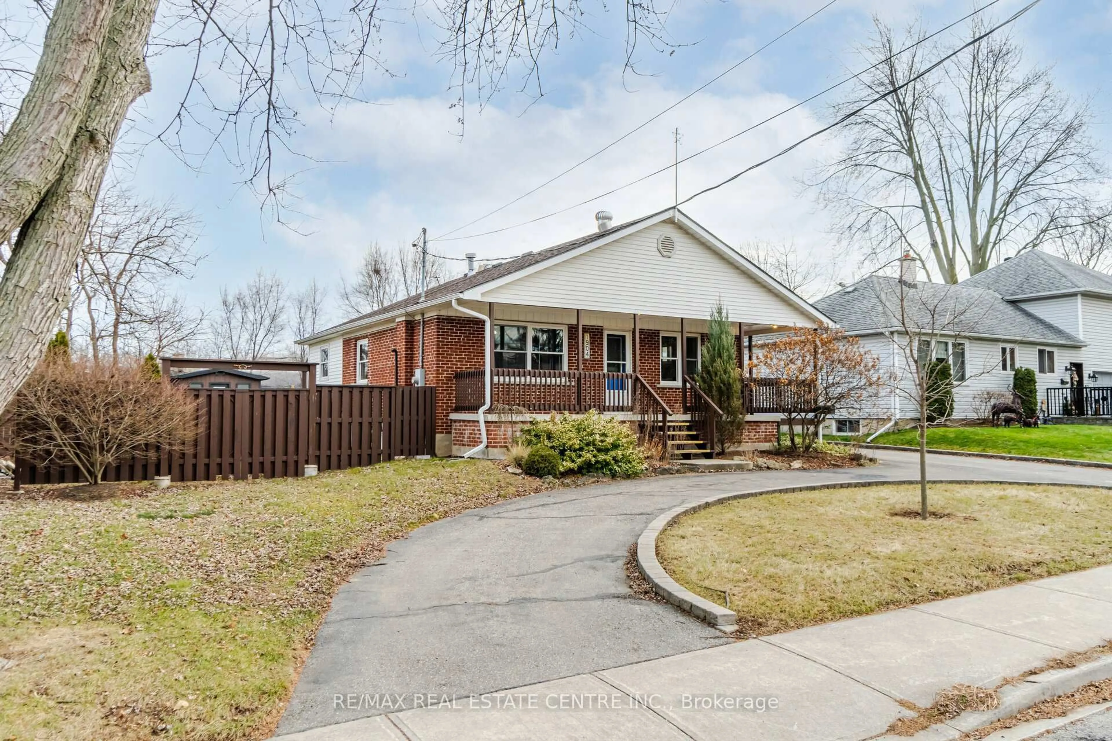 Home with brick exterior material, street for 1904 Balsam Ave, Mississauga Ontario L5J 1L2