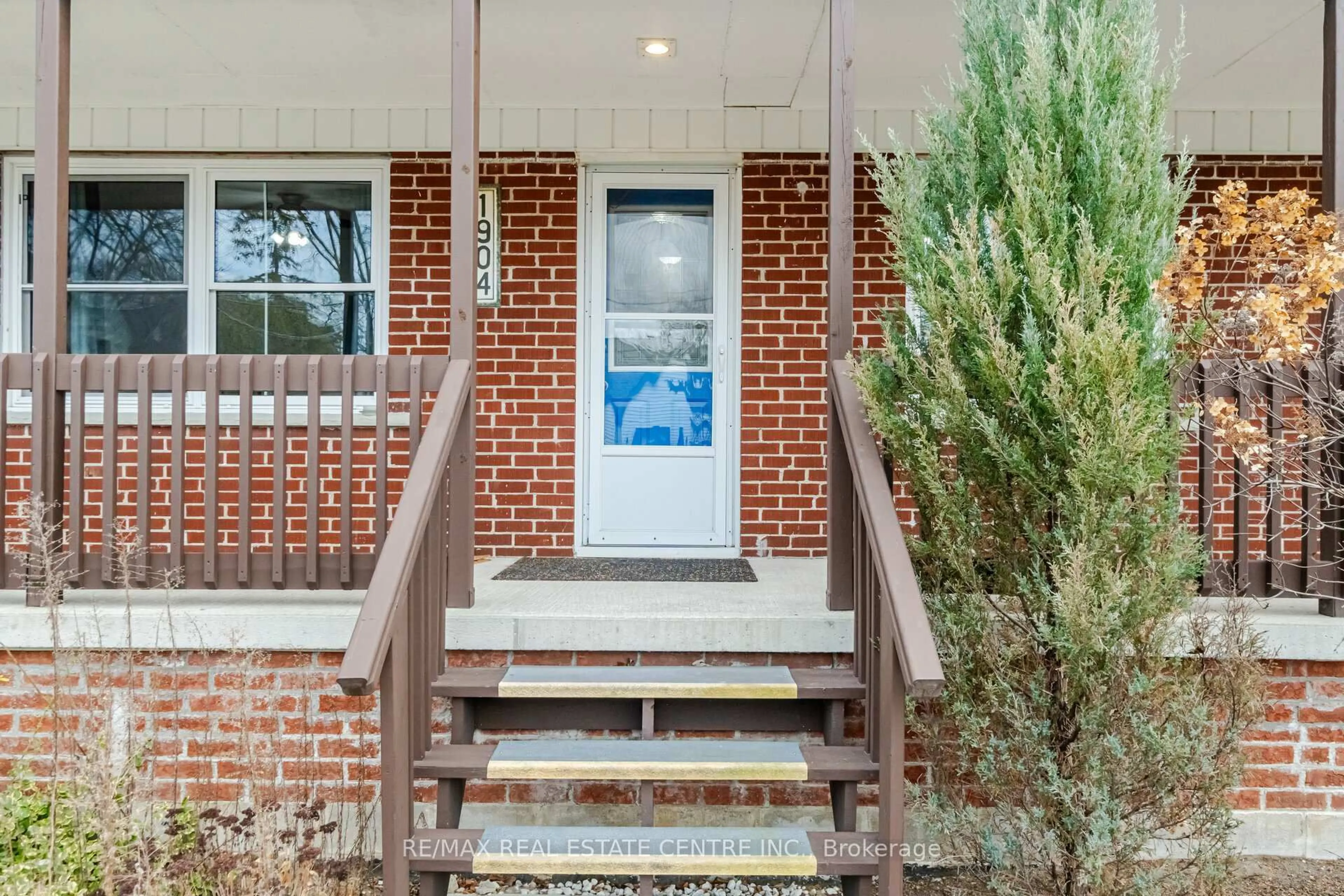 Home with brick exterior material, street for 1904 Balsam Ave, Mississauga Ontario L5J 1L2