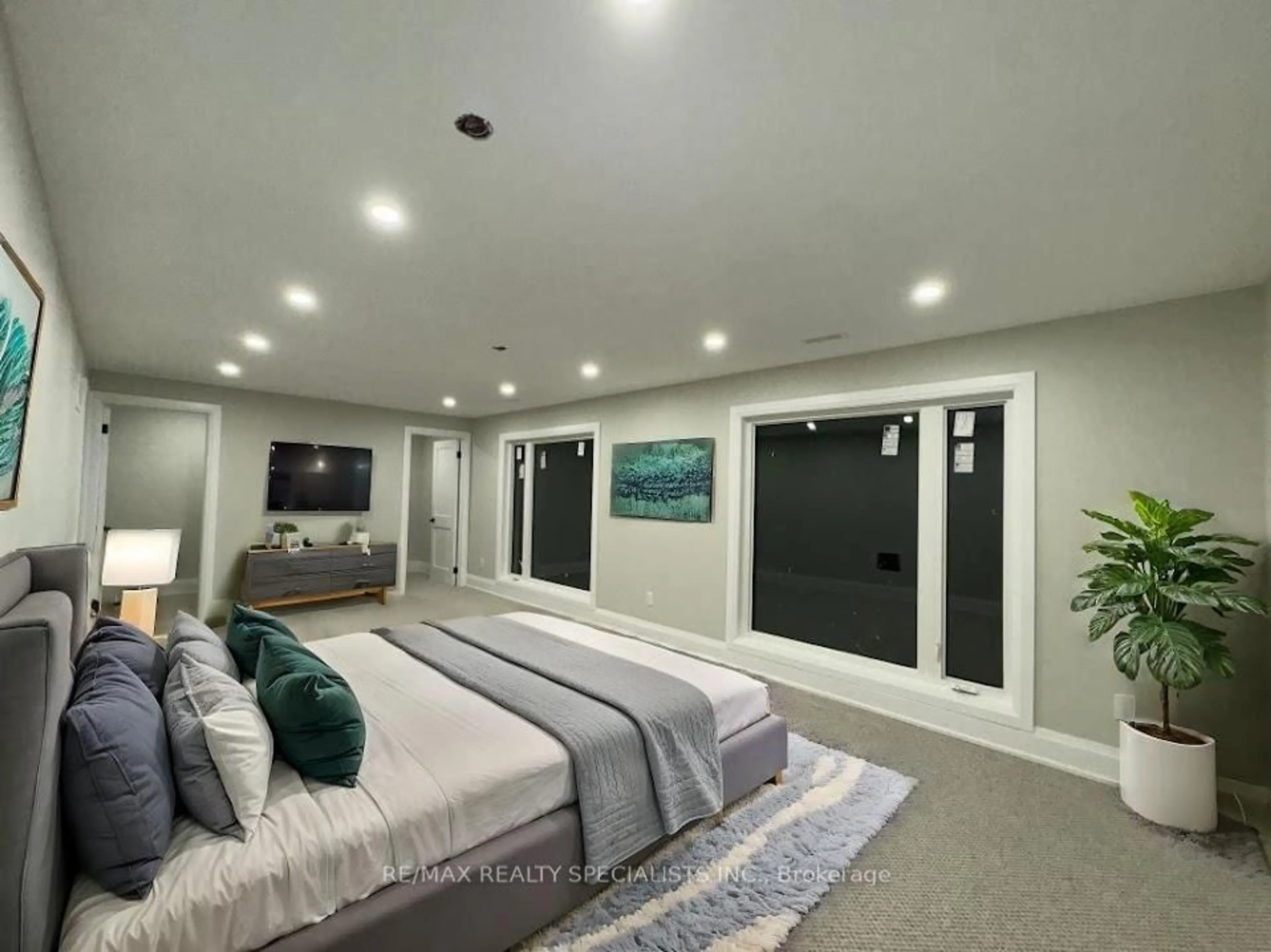 A pic of a room for 1264 St Marys Ave, Mississauga Ontario L5E 1H7
