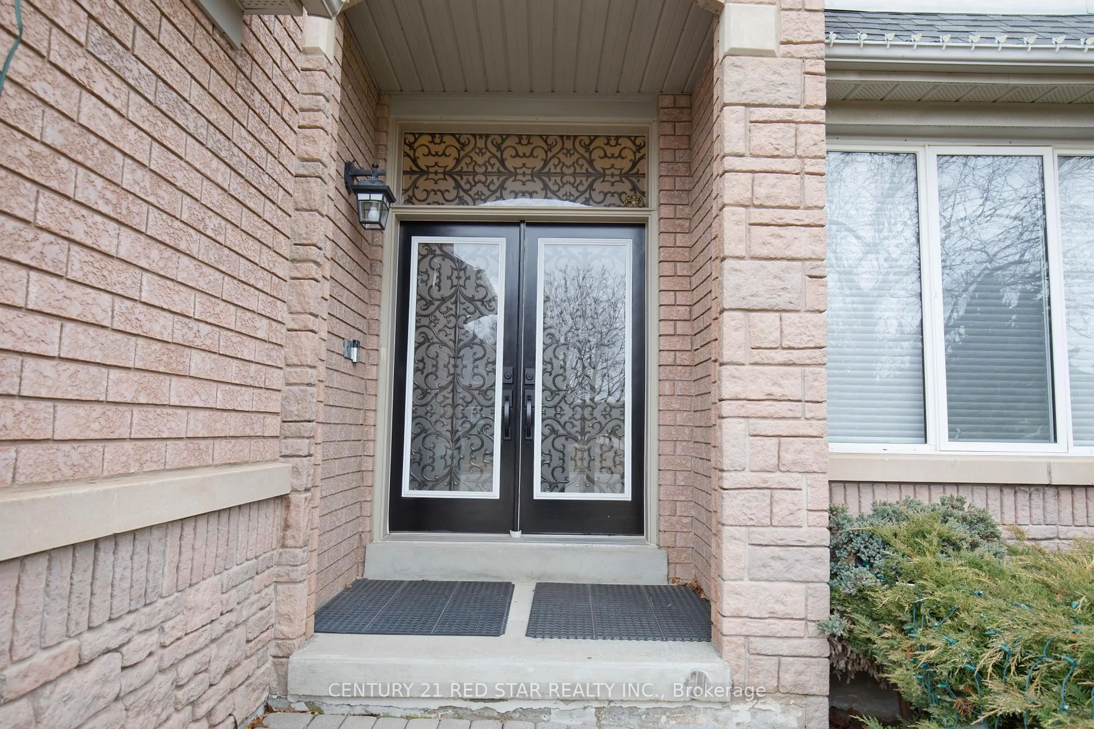 Indoor entryway for 5331 Roanoke Crt, Mississauga Ontario L5M 5H8