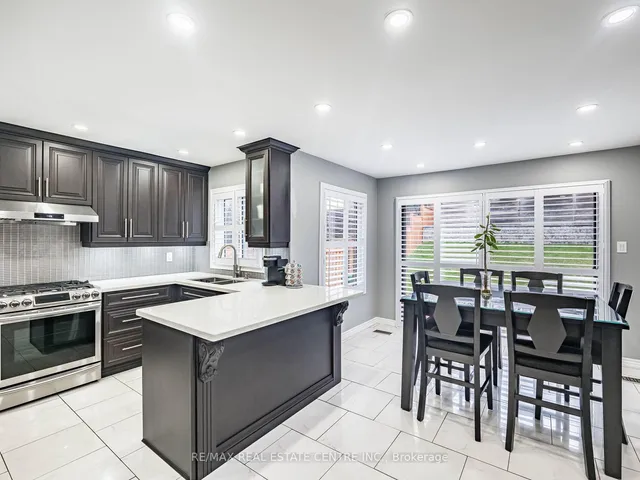 Additional image 41 of 4 Lord Simcoe Dr
