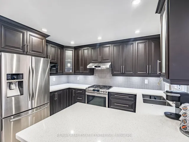 Additional image 39 of 4 Lord Simcoe Dr