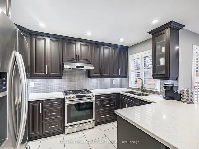 Additional image 38 of 4 Lord Simcoe Dr