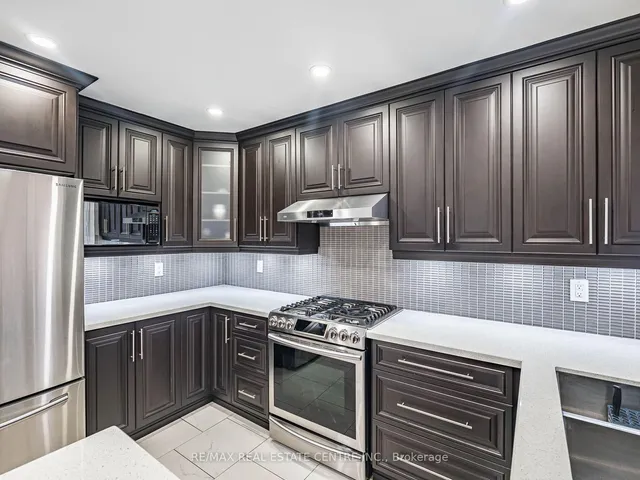 Additional image 37 of 4 Lord Simcoe Dr