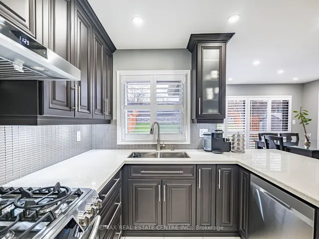 Additional image 36 of 4 Lord Simcoe Dr
