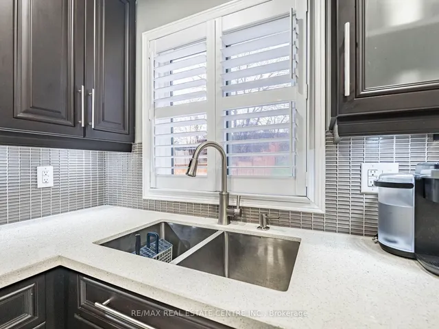 Additional image 34 of 4 Lord Simcoe Dr