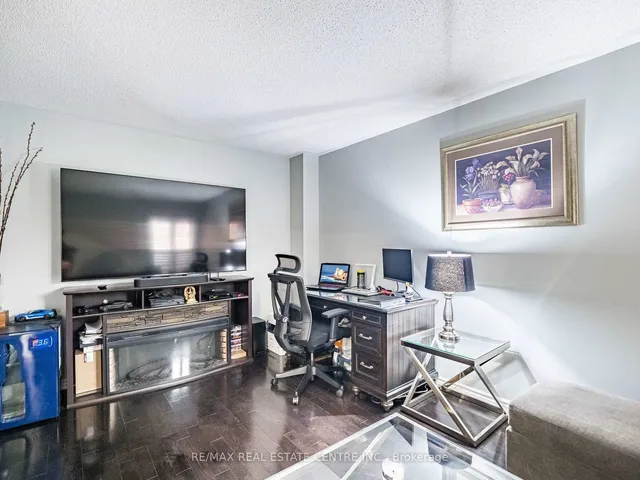 Additional image 32 of 4 Lord Simcoe Dr