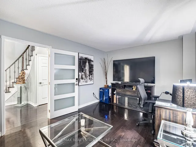 Additional image 31 of 4 Lord Simcoe Dr