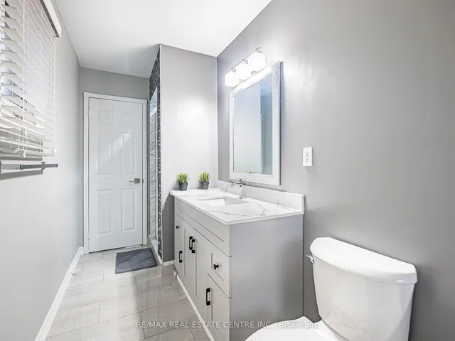 Additional image 23 of 4 Lord Simcoe Dr