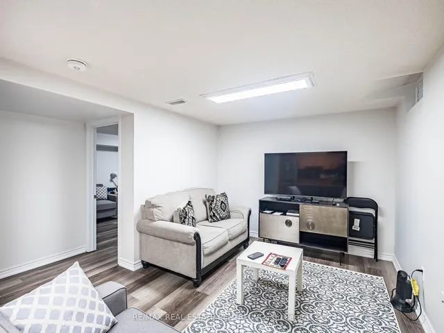 Additional image 12 of 4 Lord Simcoe Dr