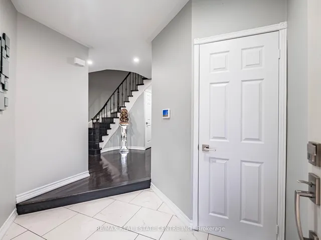 Additional image 47 of 4 Lord Simcoe Dr