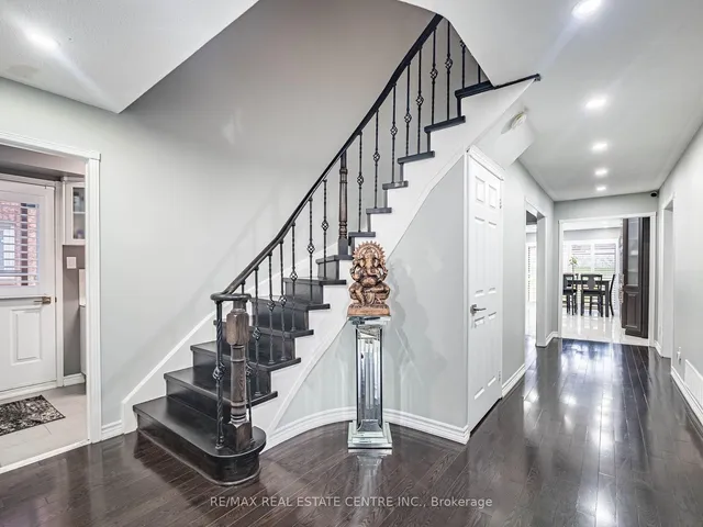 Additional image 46 of 4 Lord Simcoe Dr