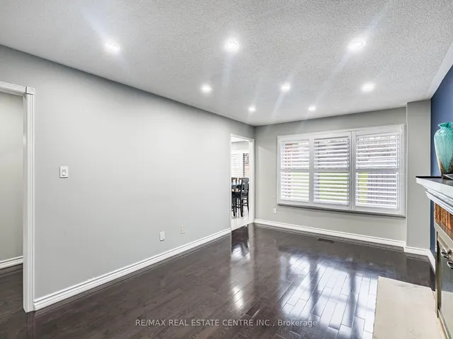 Additional image 43 of 4 Lord Simcoe Dr