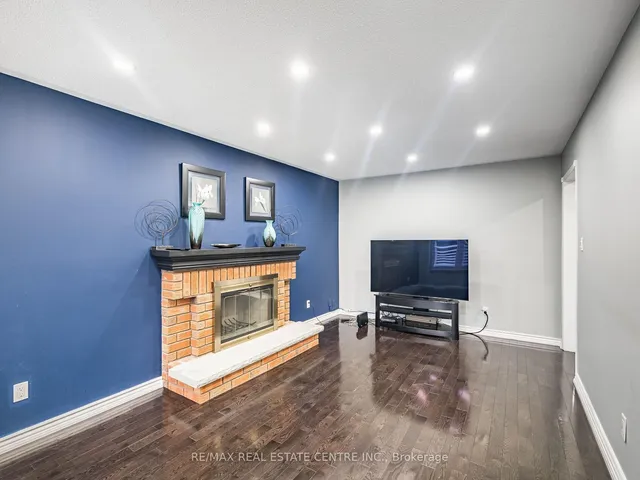 Additional image 42 of 4 Lord Simcoe Dr