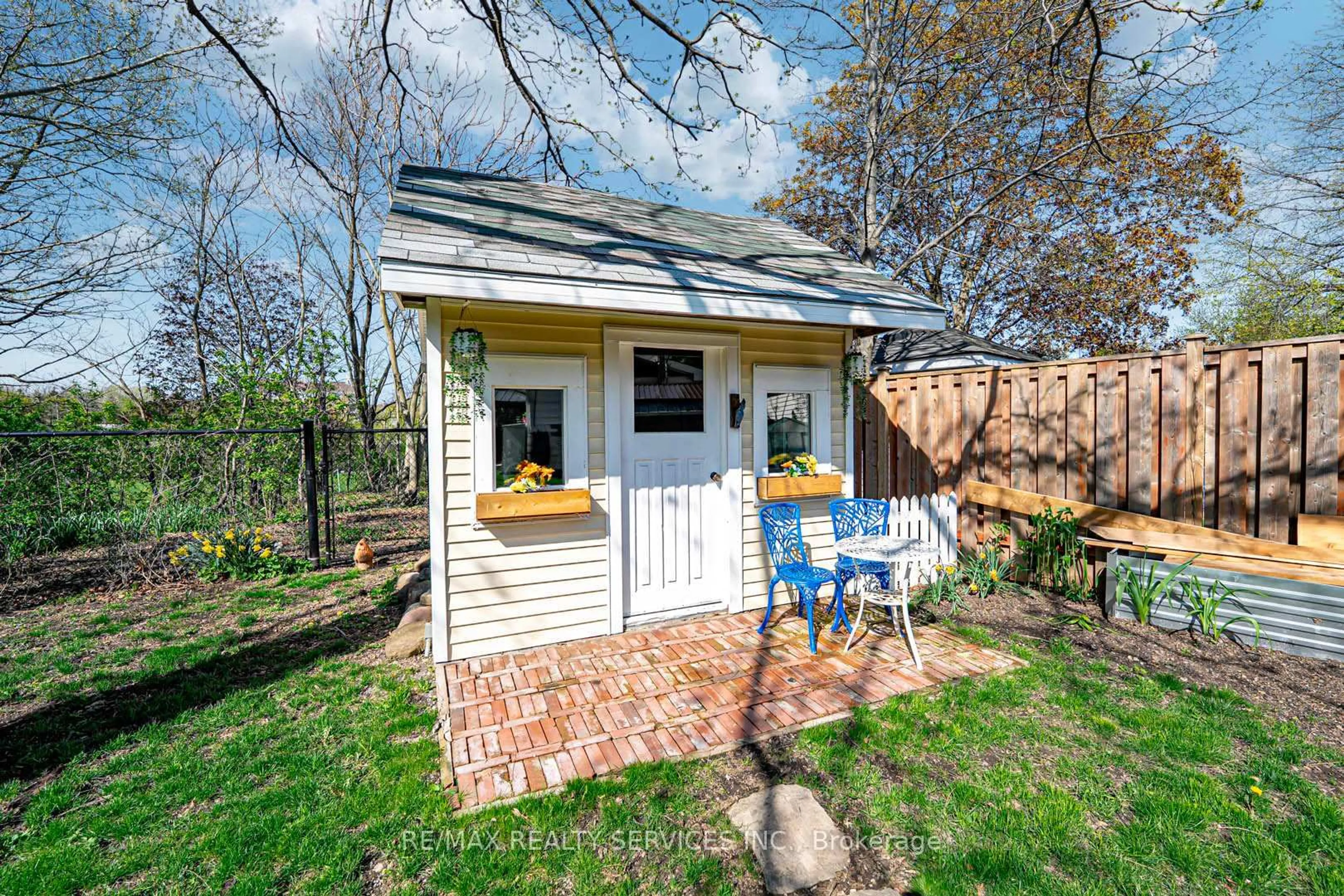 Shed for 112 Court St, Milton Ontario L9T 2S3
