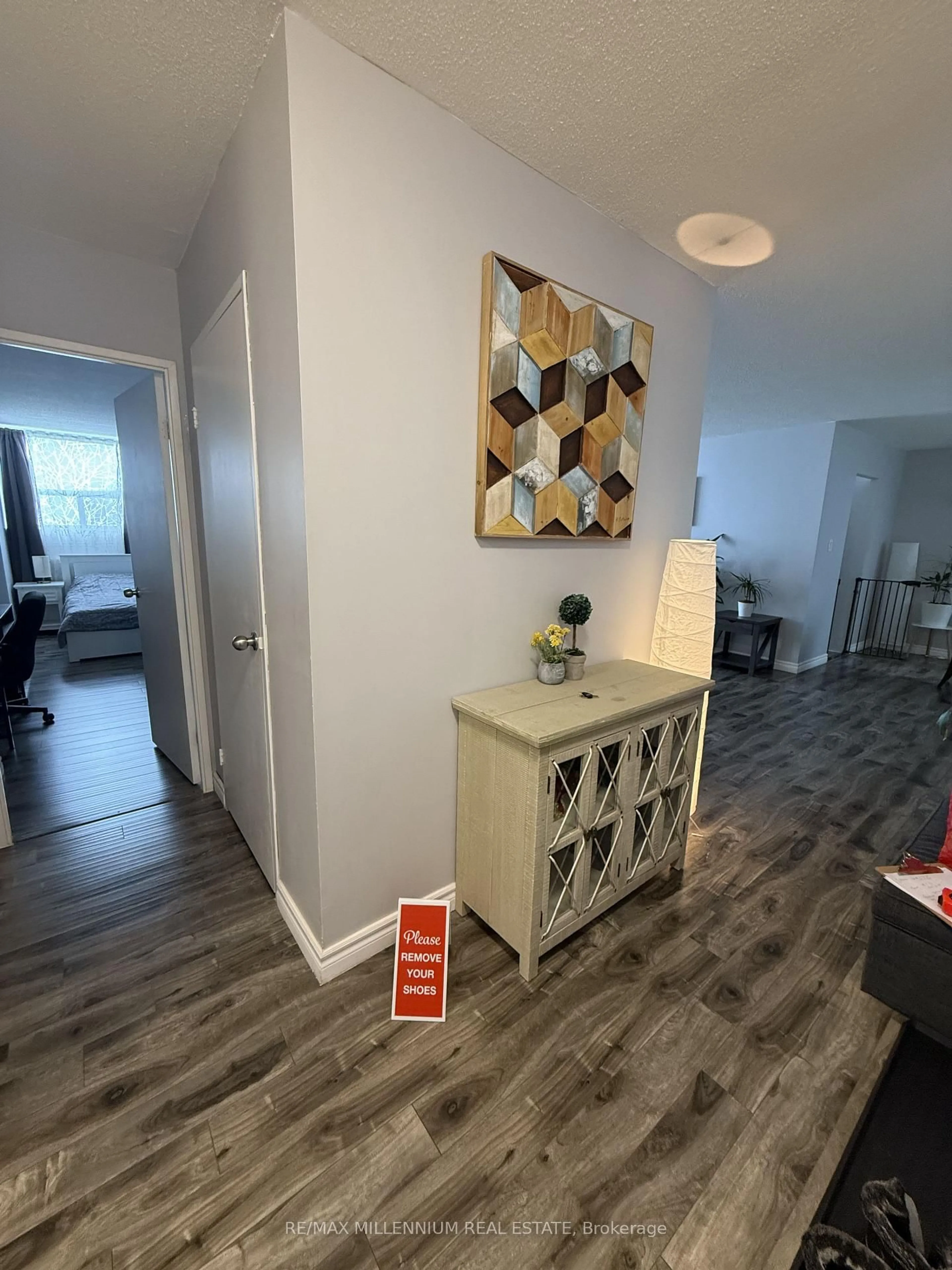 Indoor entryway for 1425 Ghent Ave #902, Burlington Ontario L7S 1X5