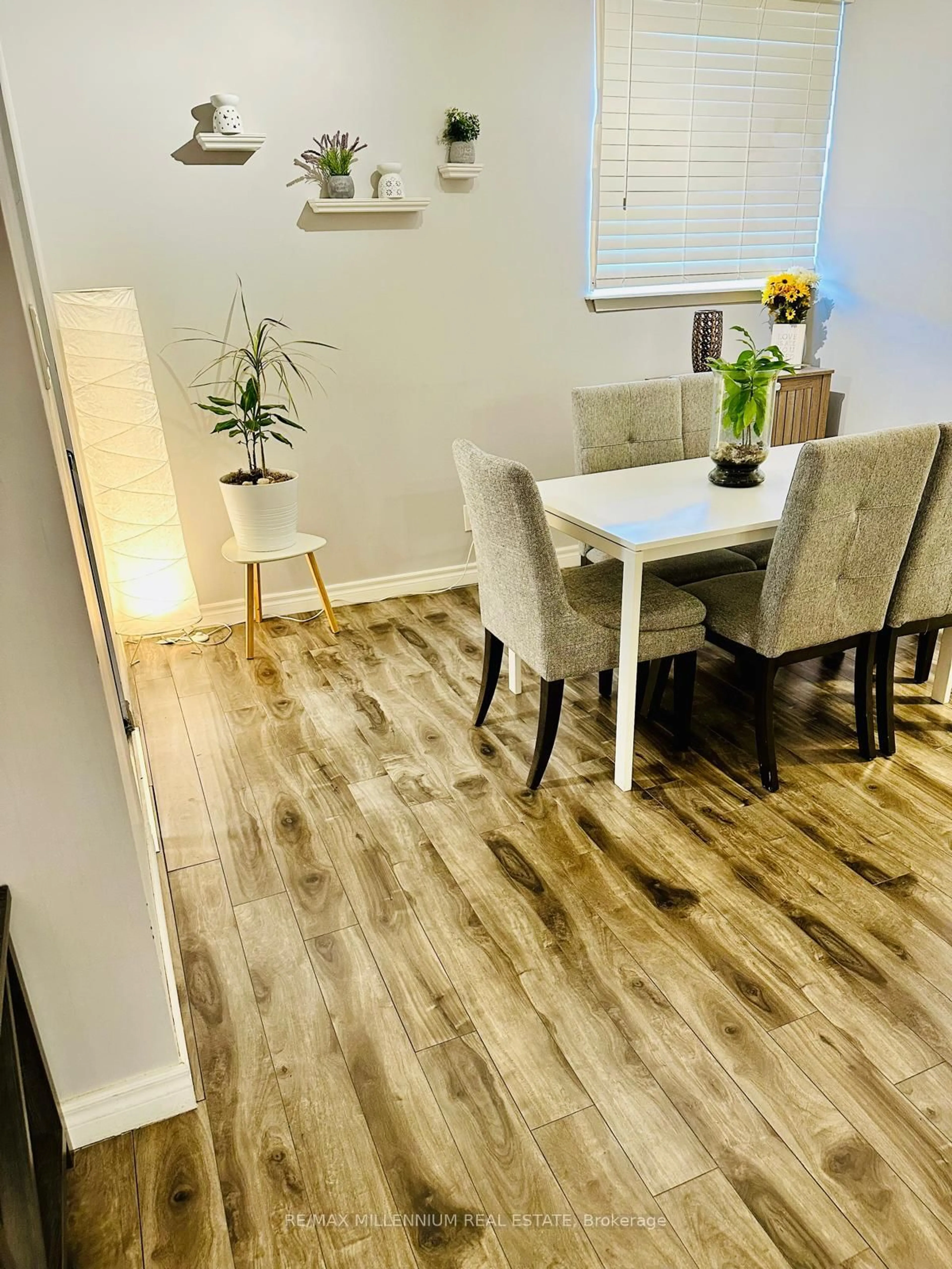 Dining room, wood/laminate floor for 1425 Ghent Ave #902, Burlington Ontario L7S 1X5