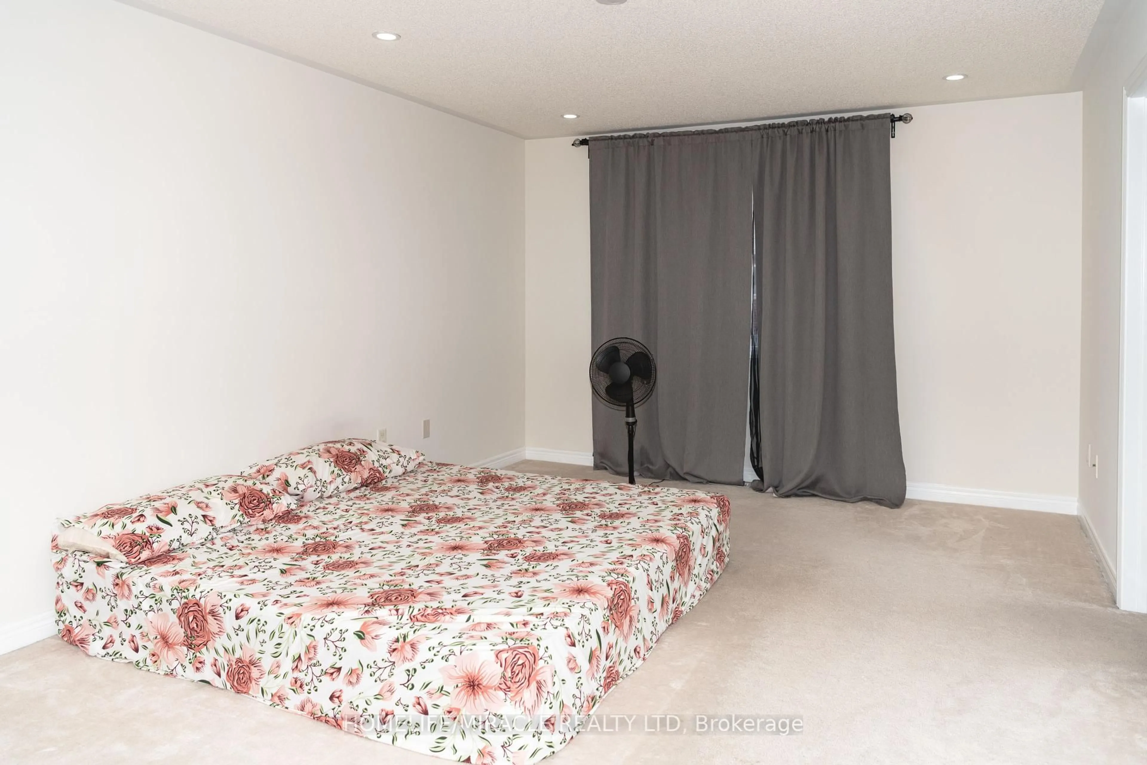 Bedroom with bed, unknown for 30 Kamori Rd, Caledon Ontario L7C 2H1