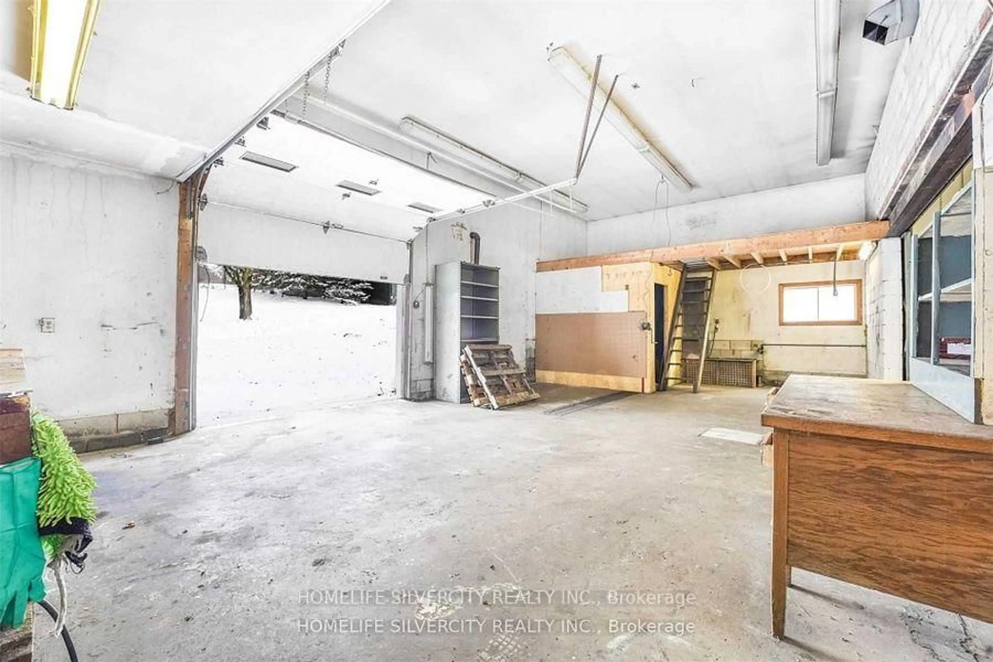Indoor garage for 7848 Castlederg Sdrd, Caledon Ontario L7E 0R8