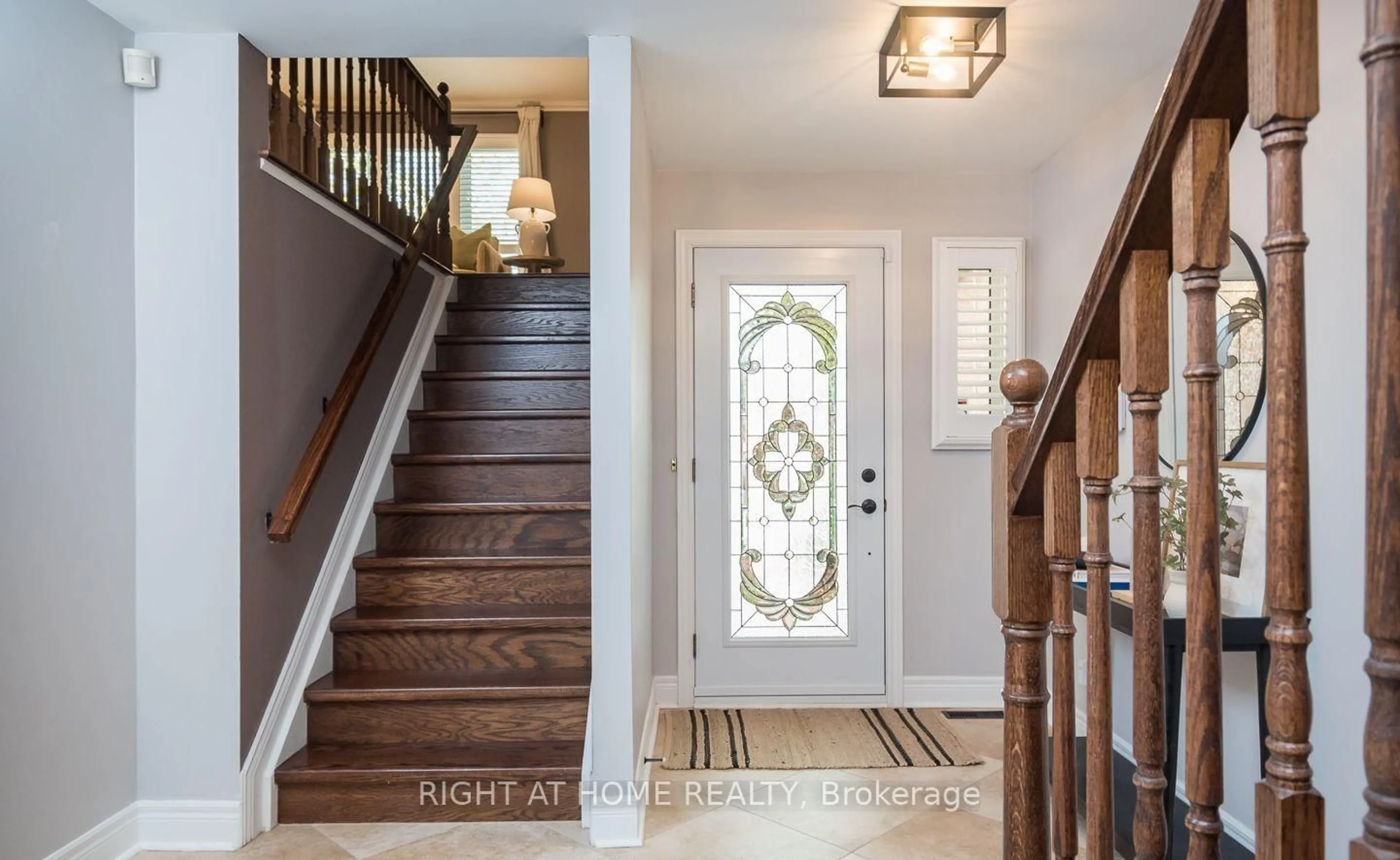 Indoor entryway for 6772 Dolmage Crt, Mississauga Ontario L5N 4V9