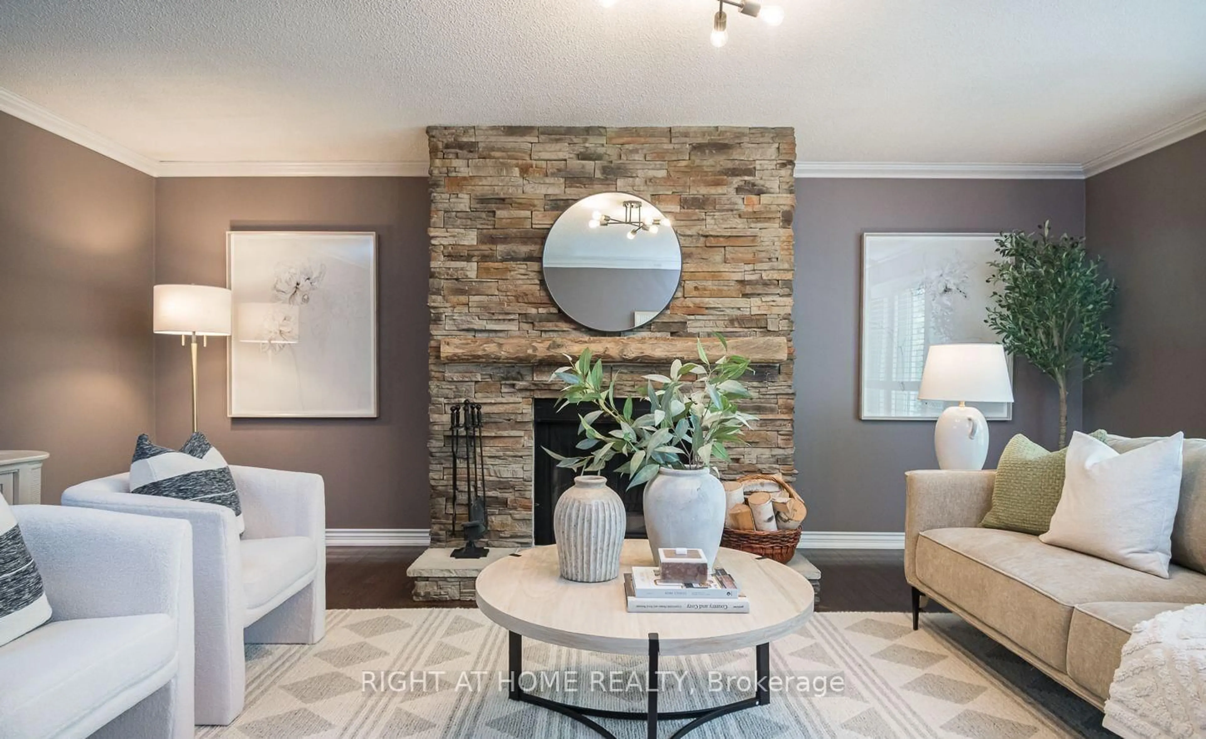 Living room with furniture, unknown for 6772 Dolmage Crt, Mississauga Ontario L5N 4V9