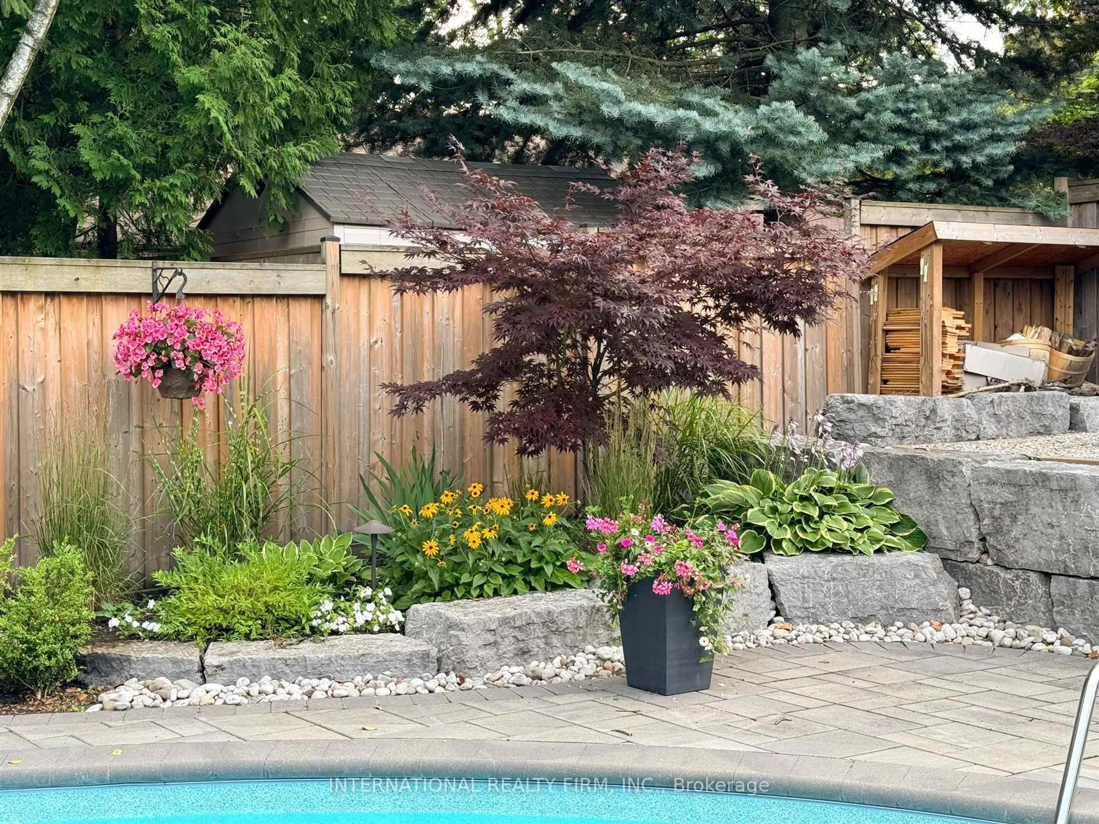 Patio, unknown for 3234 Flynn Cres, Mississauga Ontario L5C 2M3