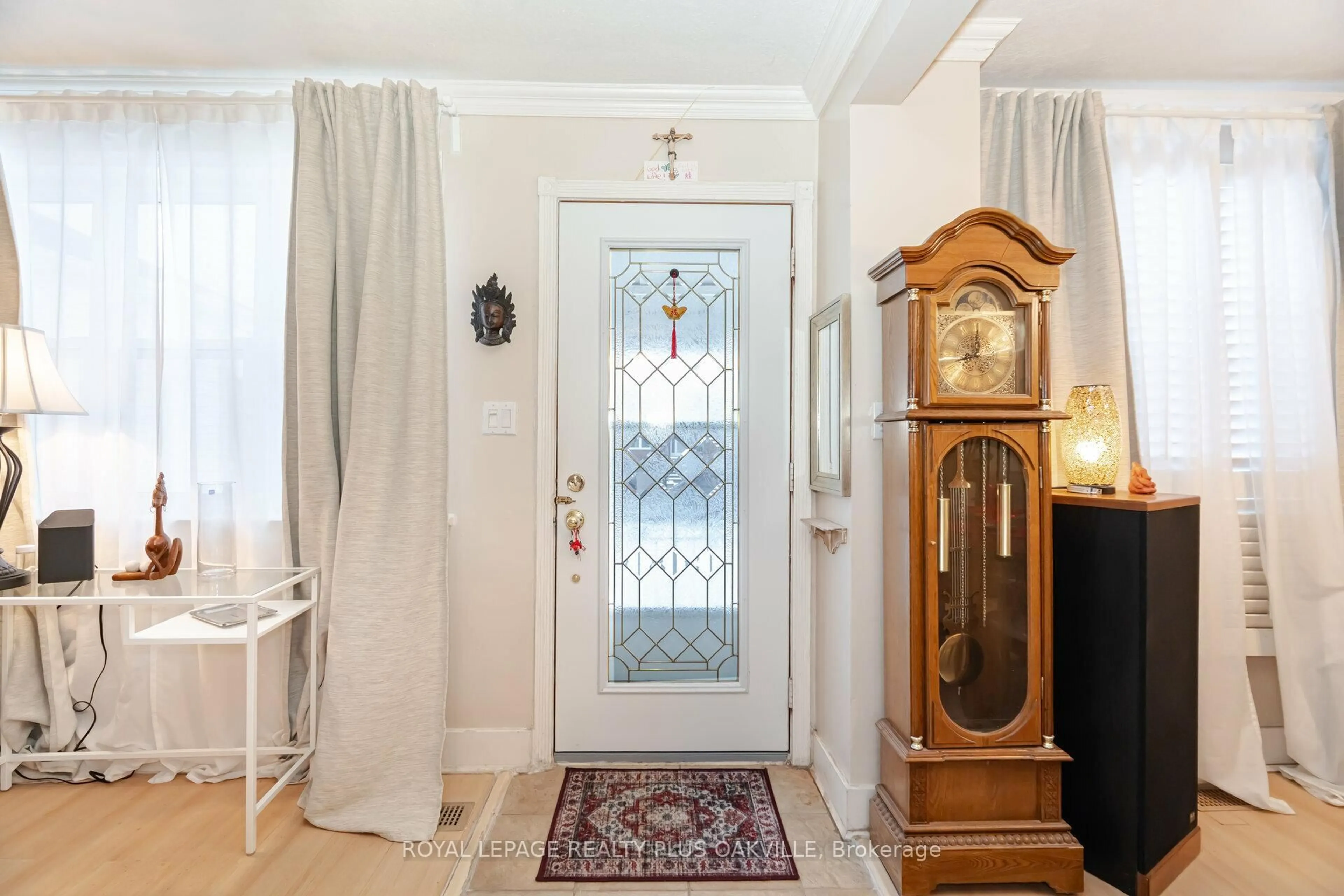 Indoor entryway for 1059 Westmount Ave, Mississauga Ontario L5E 1X5