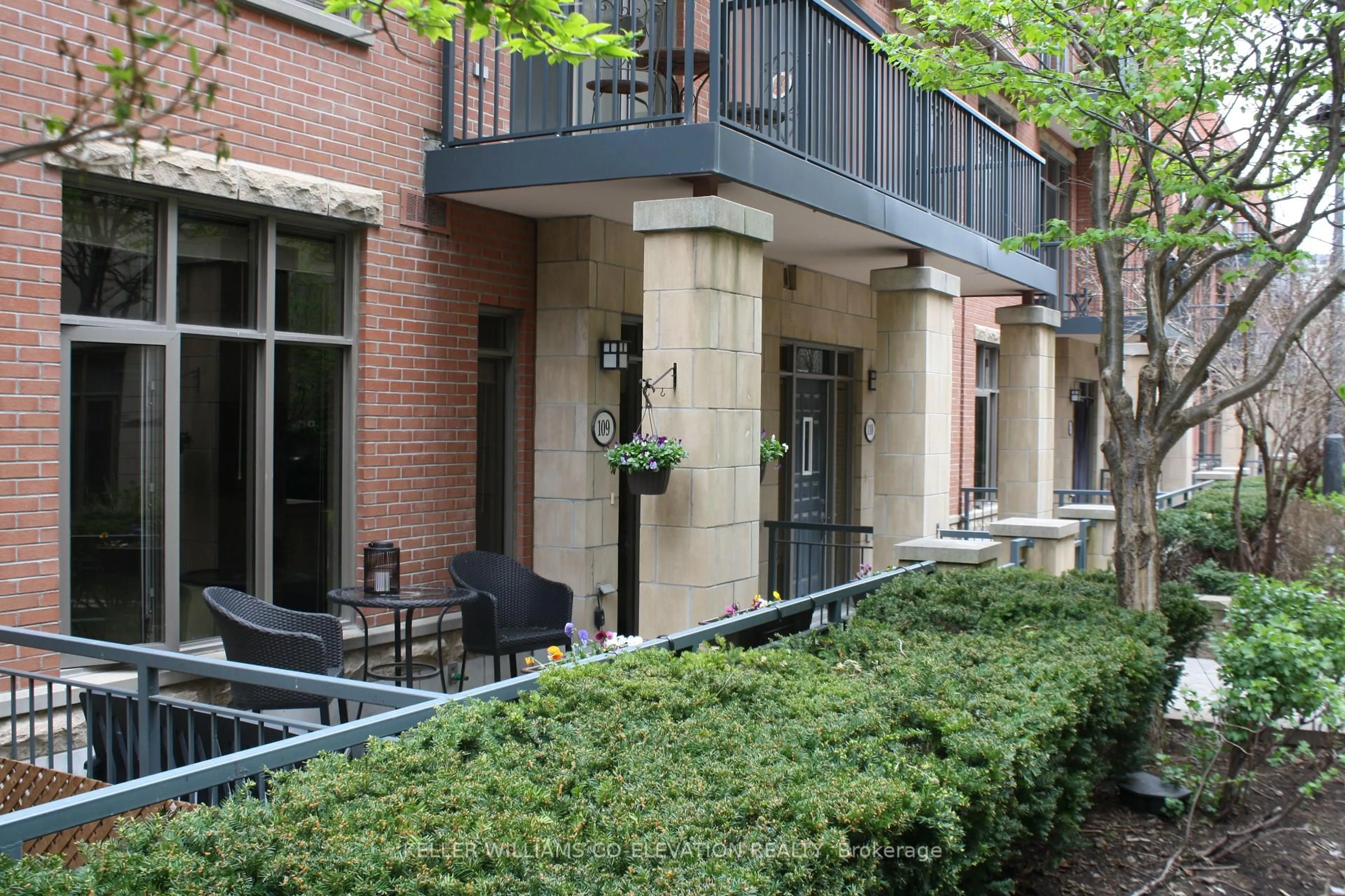 Patio, street for 330 Princess Royal Dr #109, Mississauga Ontario L5B 4P7
