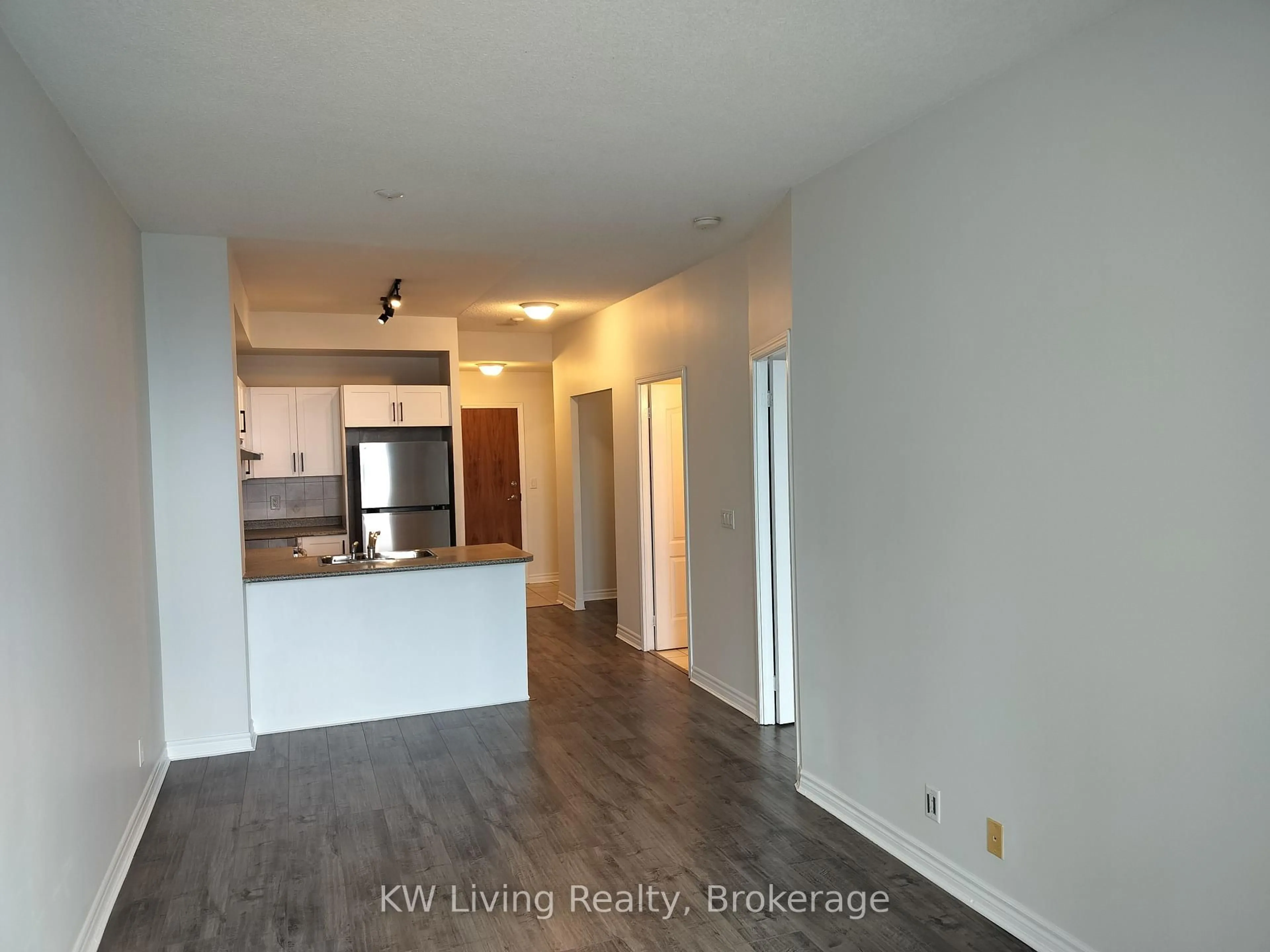 Open concept kitchen, wood/laminate floor for 33 Elm Dr #2407, Mississauga Ontario L5B 4M2