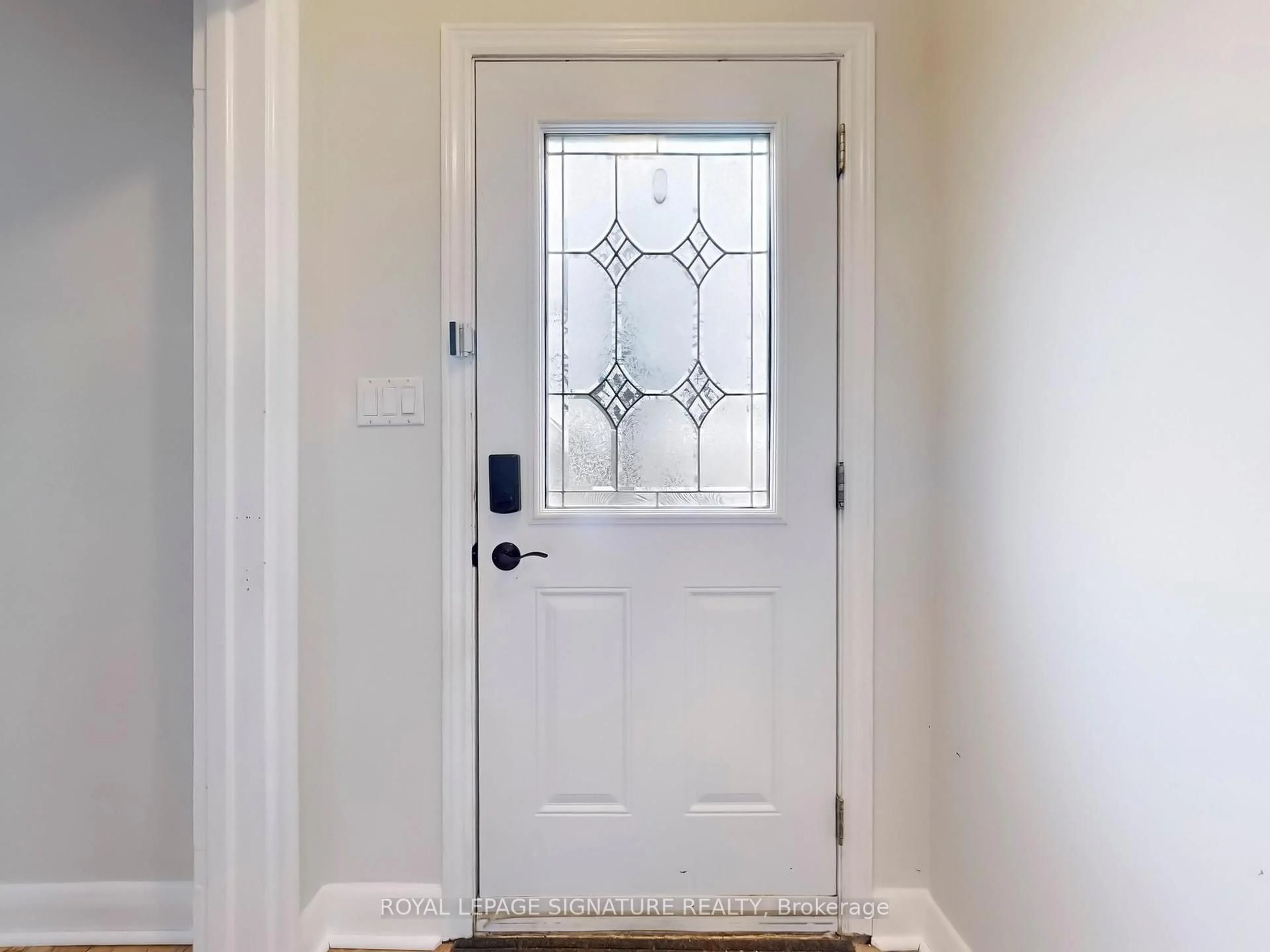 Indoor entryway for 116 Judson St, Toronto Ontario M8Z 1B1