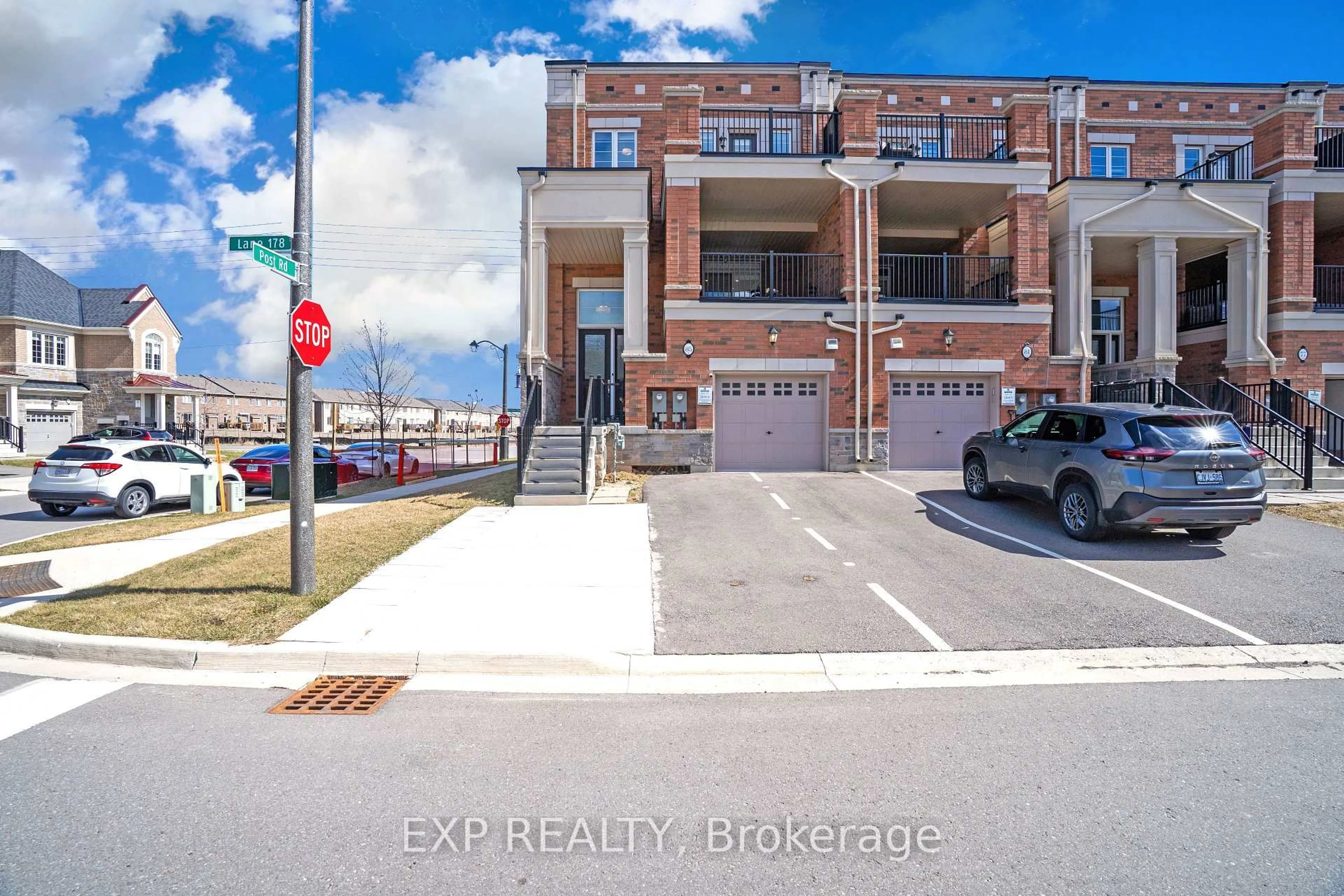 A pic from outside/outdoor area/front of a property/back of a property/a pic from drone, street for 85 Burnhamthorpe Rd, Oakville Ontario L6H 3R2