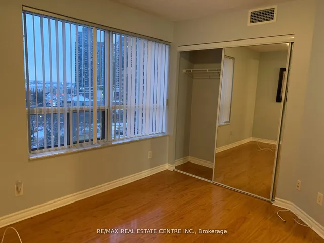 Additional property image - 25 Kingsbridge Garden Circ Unit 821