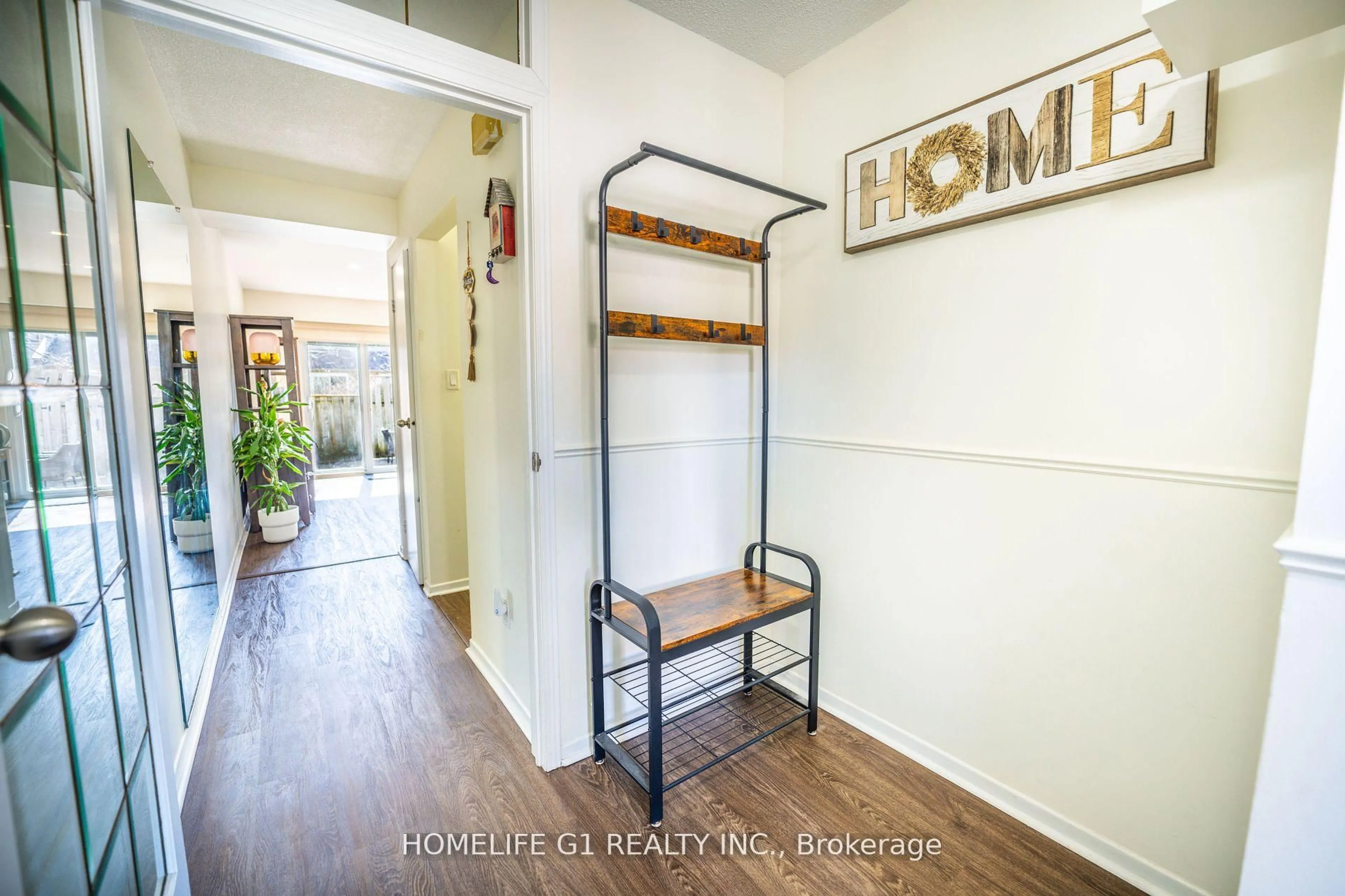 Indoor entryway for 2035 Asta Dr #78, Mississauga Ontario L5A 1B2
