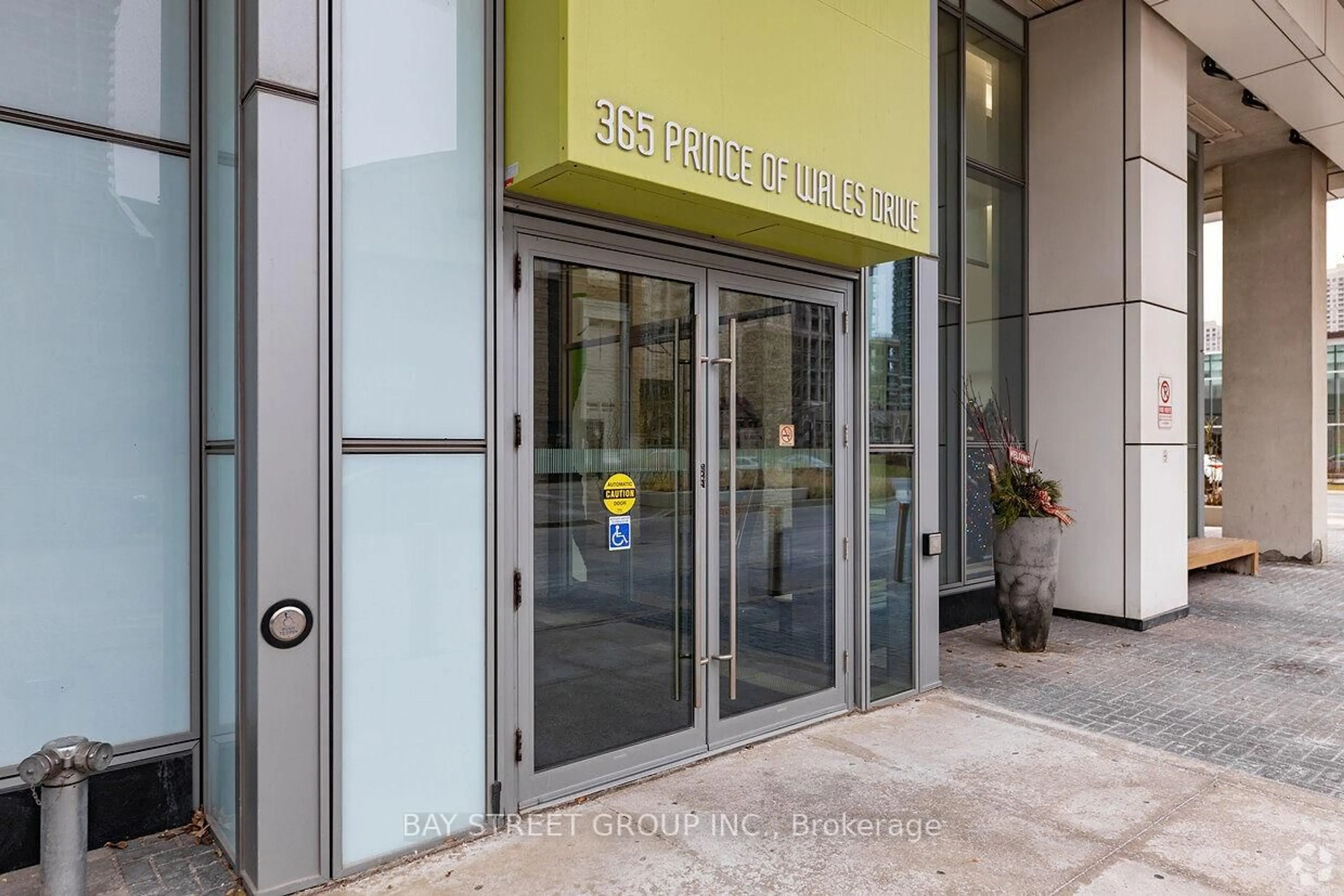 Indoor foyer for 365 Prince Of Wales Dr #1108, Mississauga Ontario L5B 0G6
