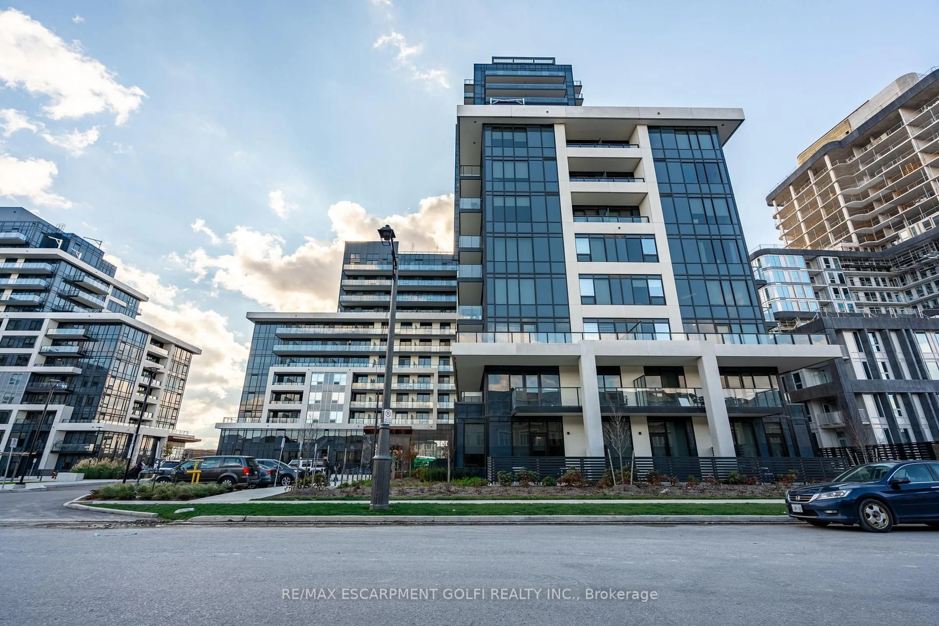 Unknown for 3220 WILLIAM COLTSON Ave #1907, Oakville Ontario L6H 7X9