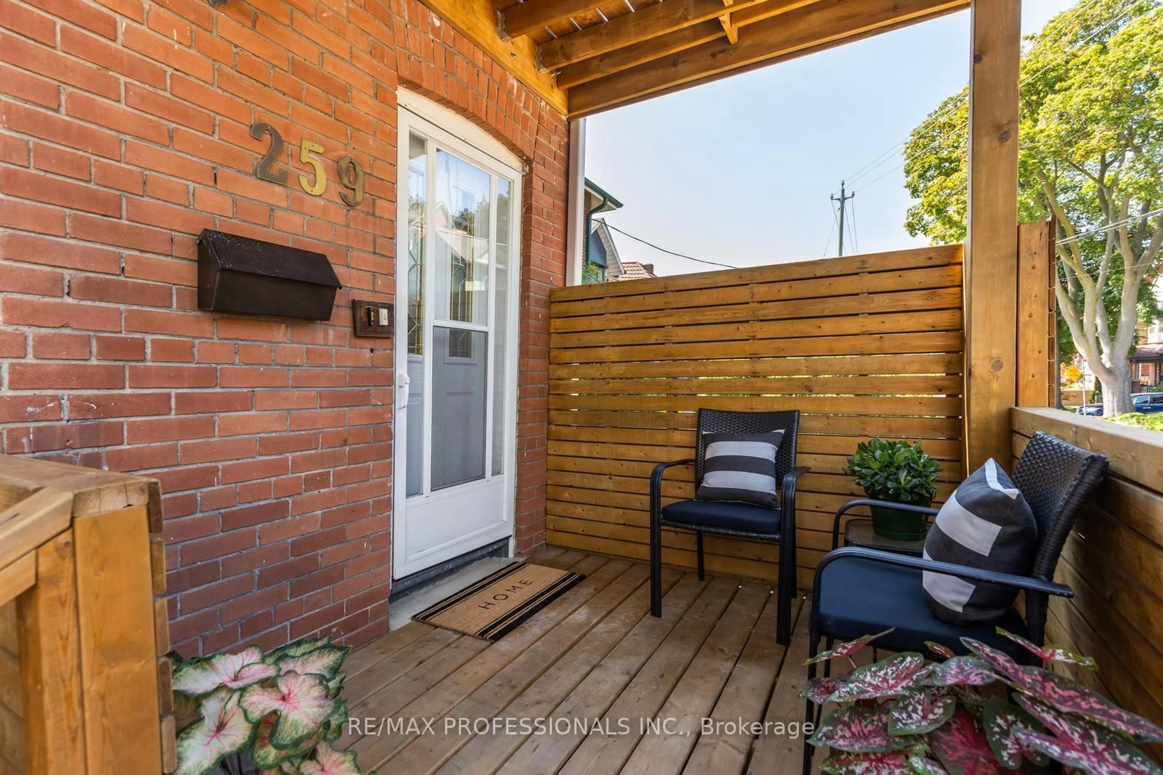 Patio, street for 259 Garden Ave, Toronto Ontario M6R 1J4