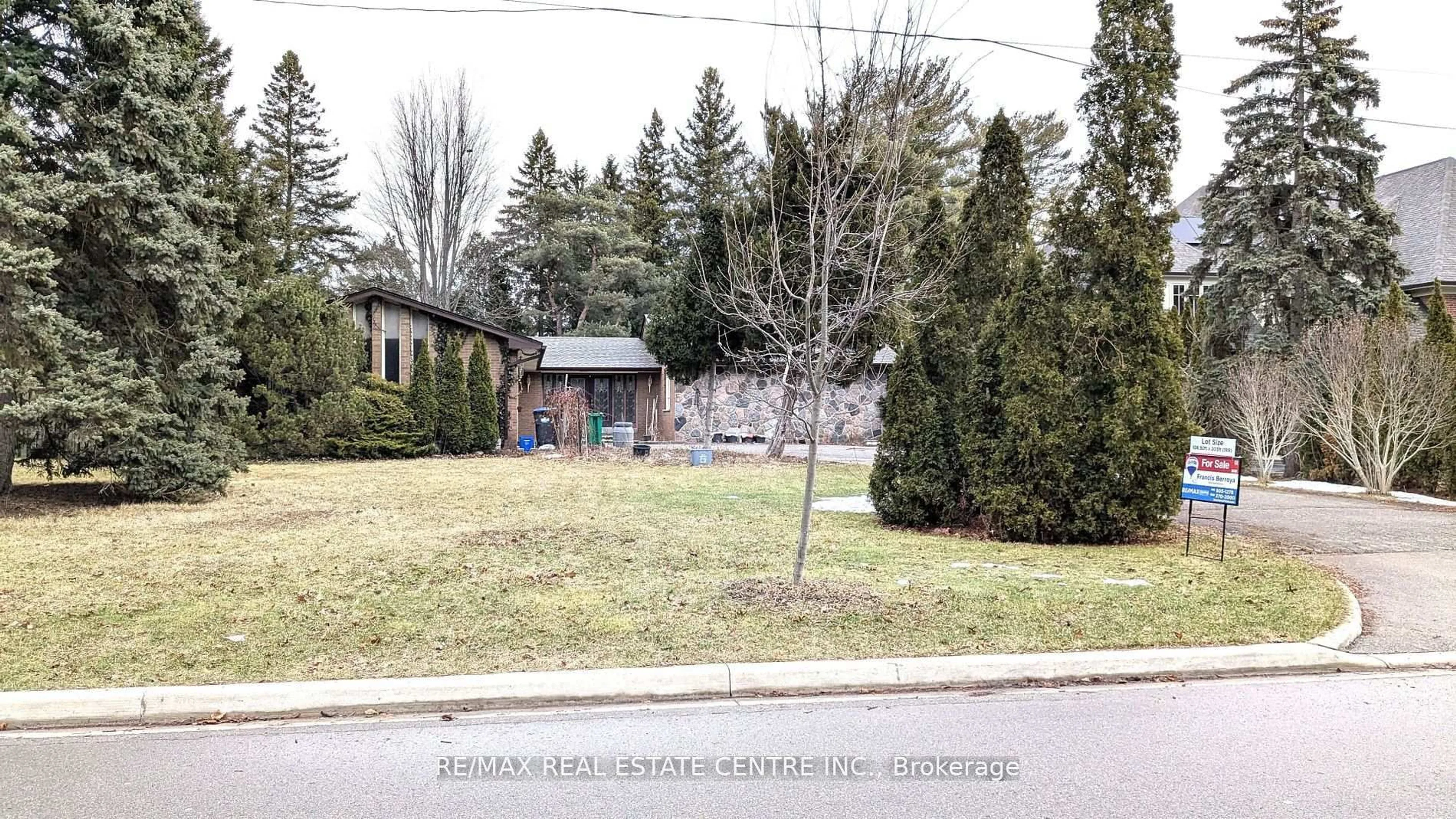 Unknown for 2260 Oneida Cres, Mississauga Ontario L5C 1V6
