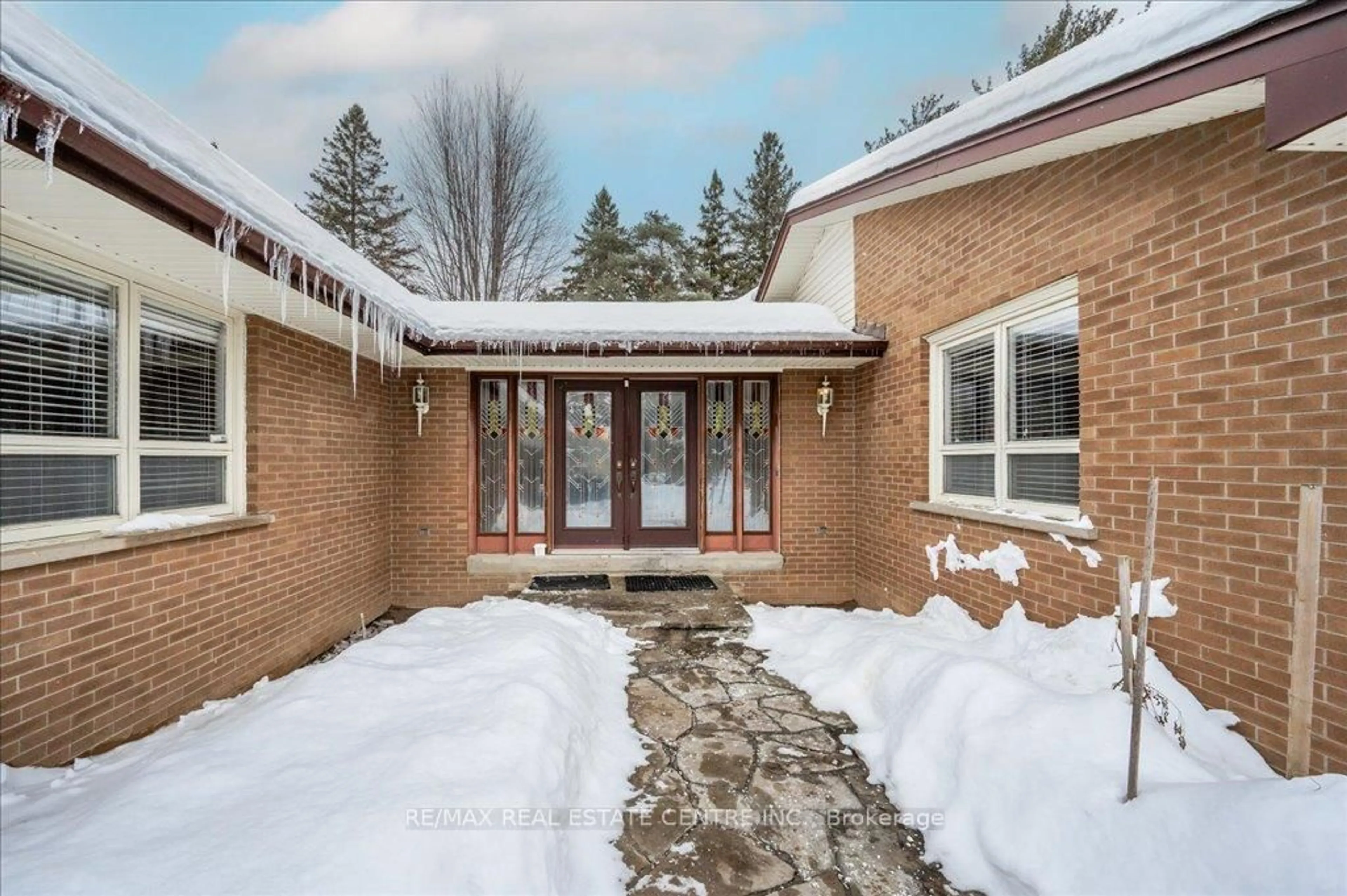 Unknown for 2260 Oneida Cres, Mississauga Ontario L5C 1V6