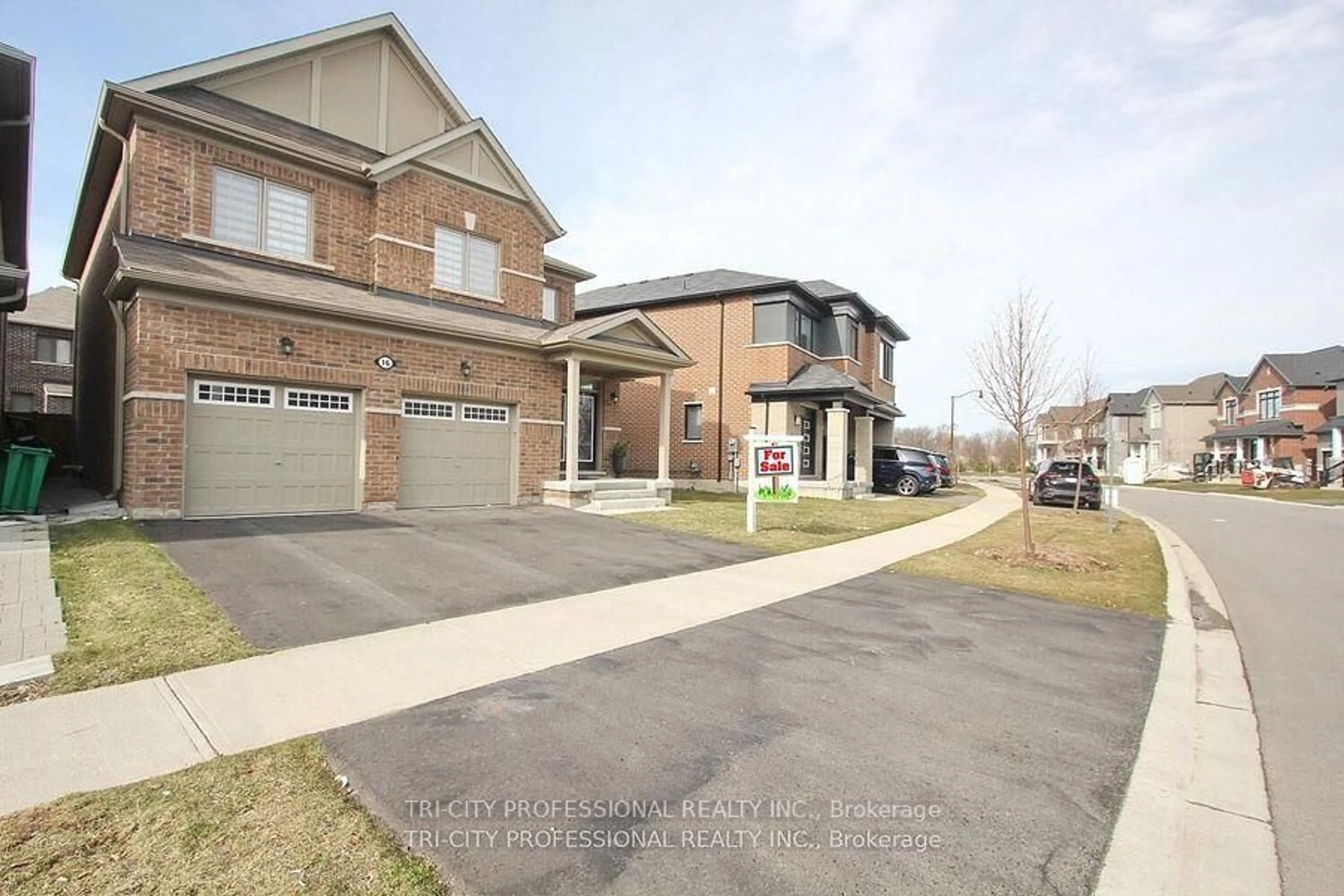 Unknown for 16 Dolucci Cres, Brampton Ontario L7A 5E9