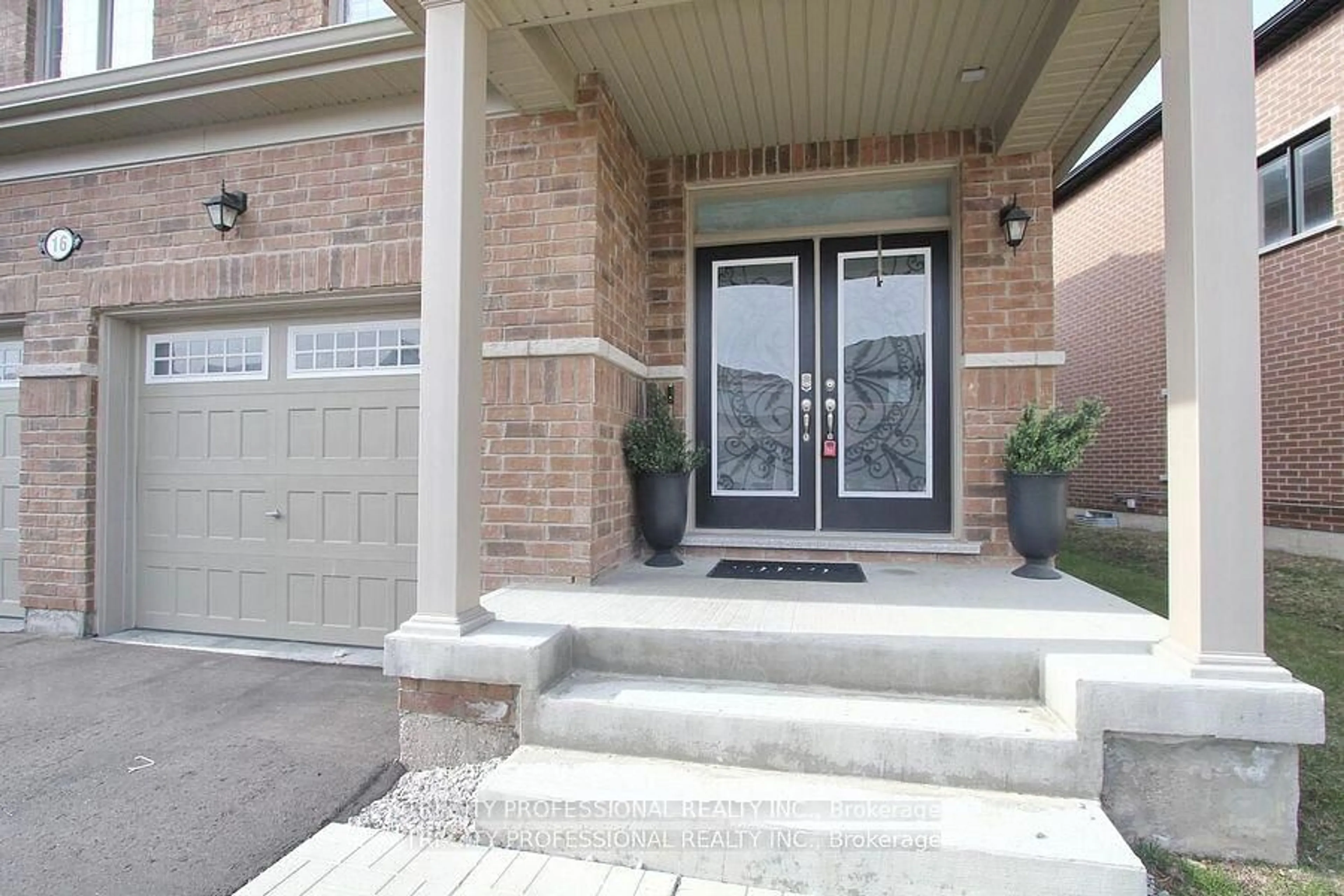 Unknown for 16 Dolucci Cres, Brampton Ontario L7A 5E9