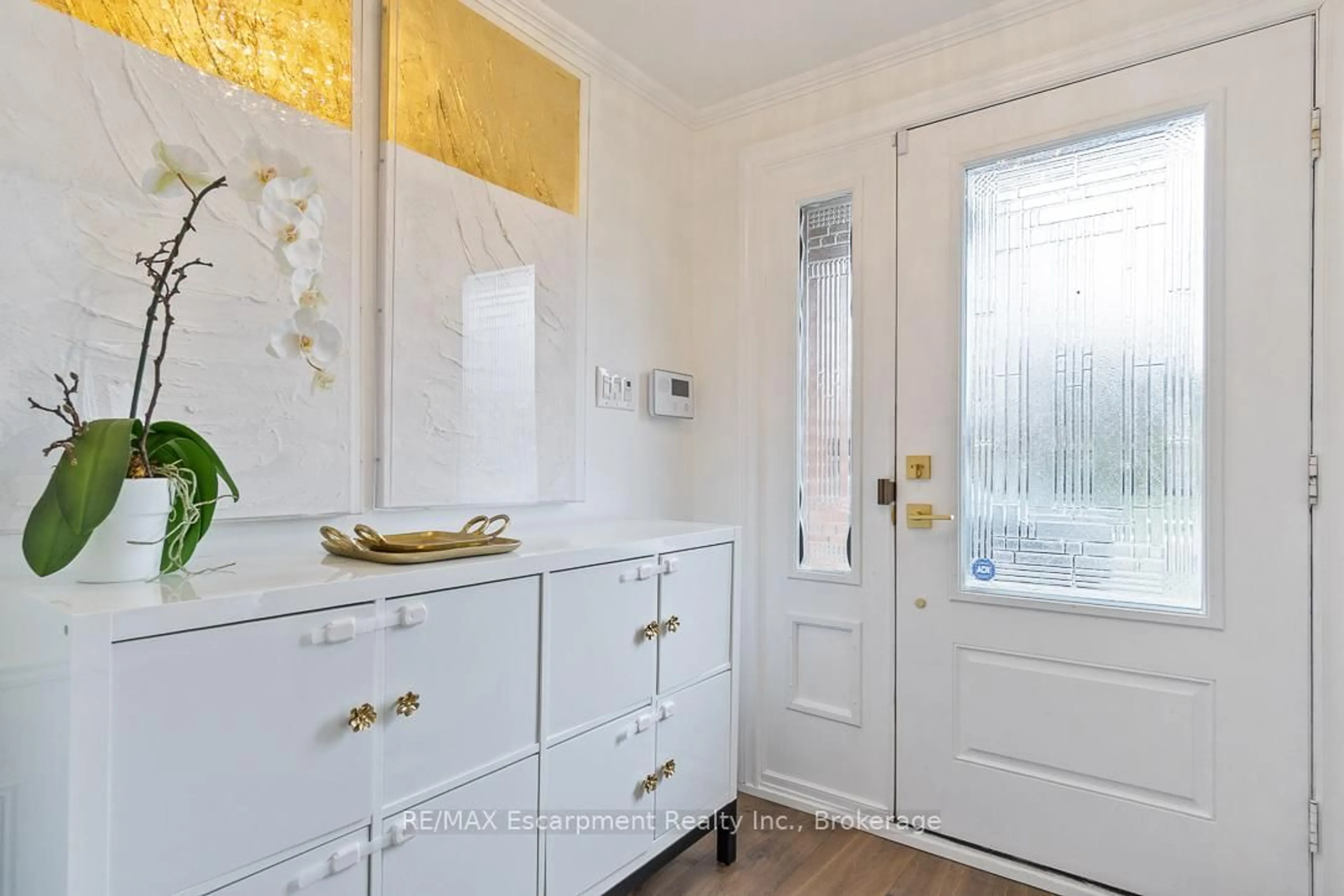 Indoor entryway for 2365 Devon Rd, Oakville Ontario L6J 5R6